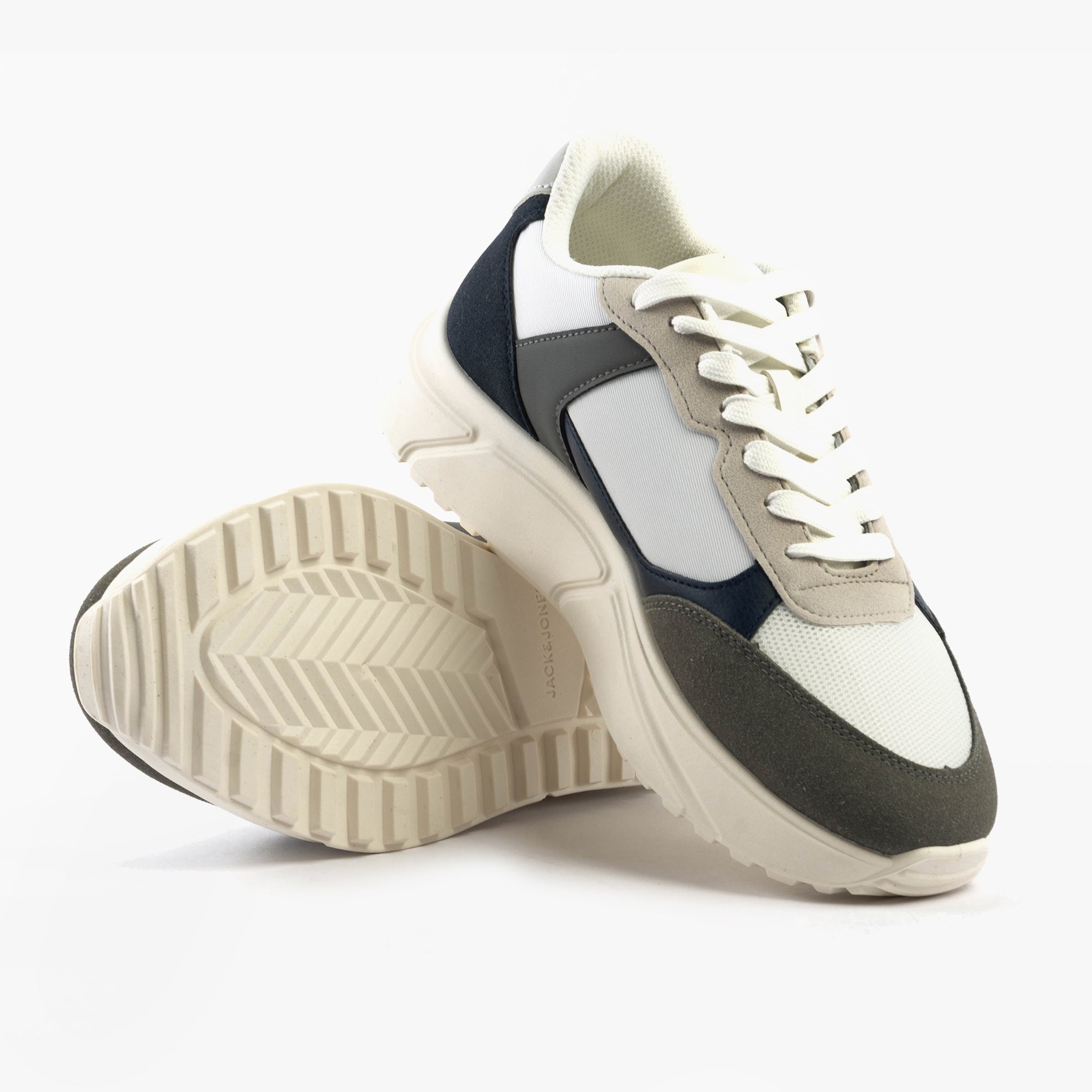 Jack & Jones ASPIRE Mens Trainers White, side view showcasing casual design and rubber sole.