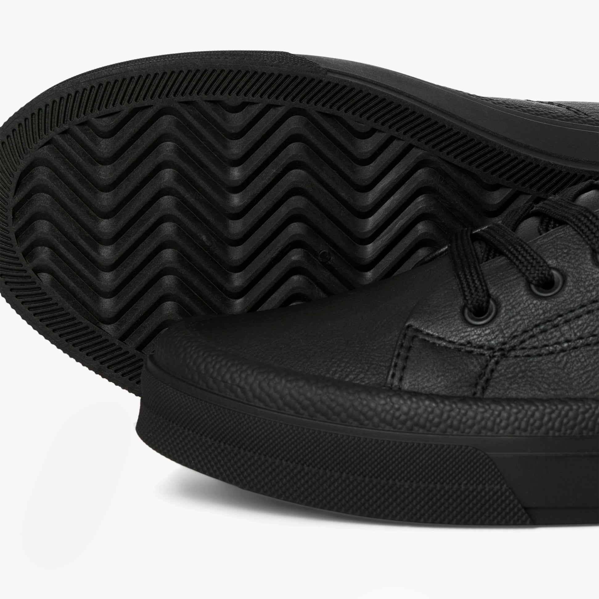 Jack & Jones BAYSWATER Mens Trainers Anthracite close-up view of sole and upper detail.