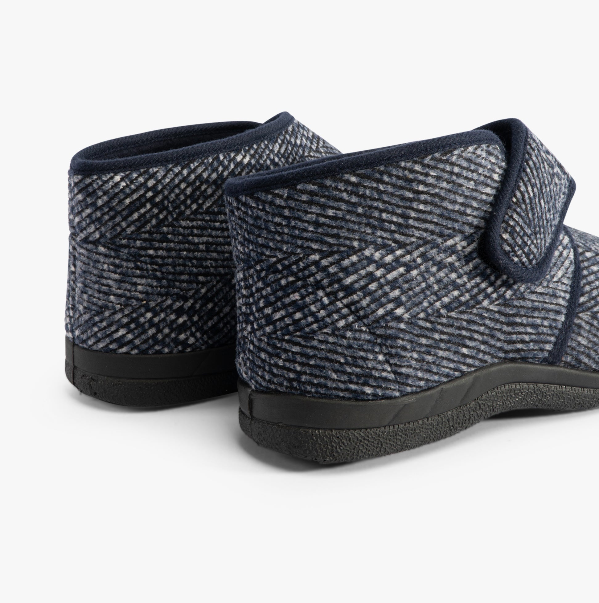Jo & Joe BOB Mens Slippers Navy, back view showing textured upper and Velcro closure, featuring a relaxed fit.