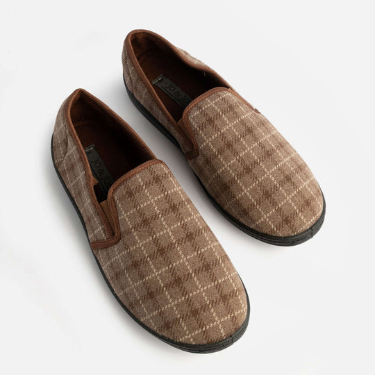 Jo & Joe GORDON Mens Full Slippers Checkered Brown top view of slippers with checkered fabric design.