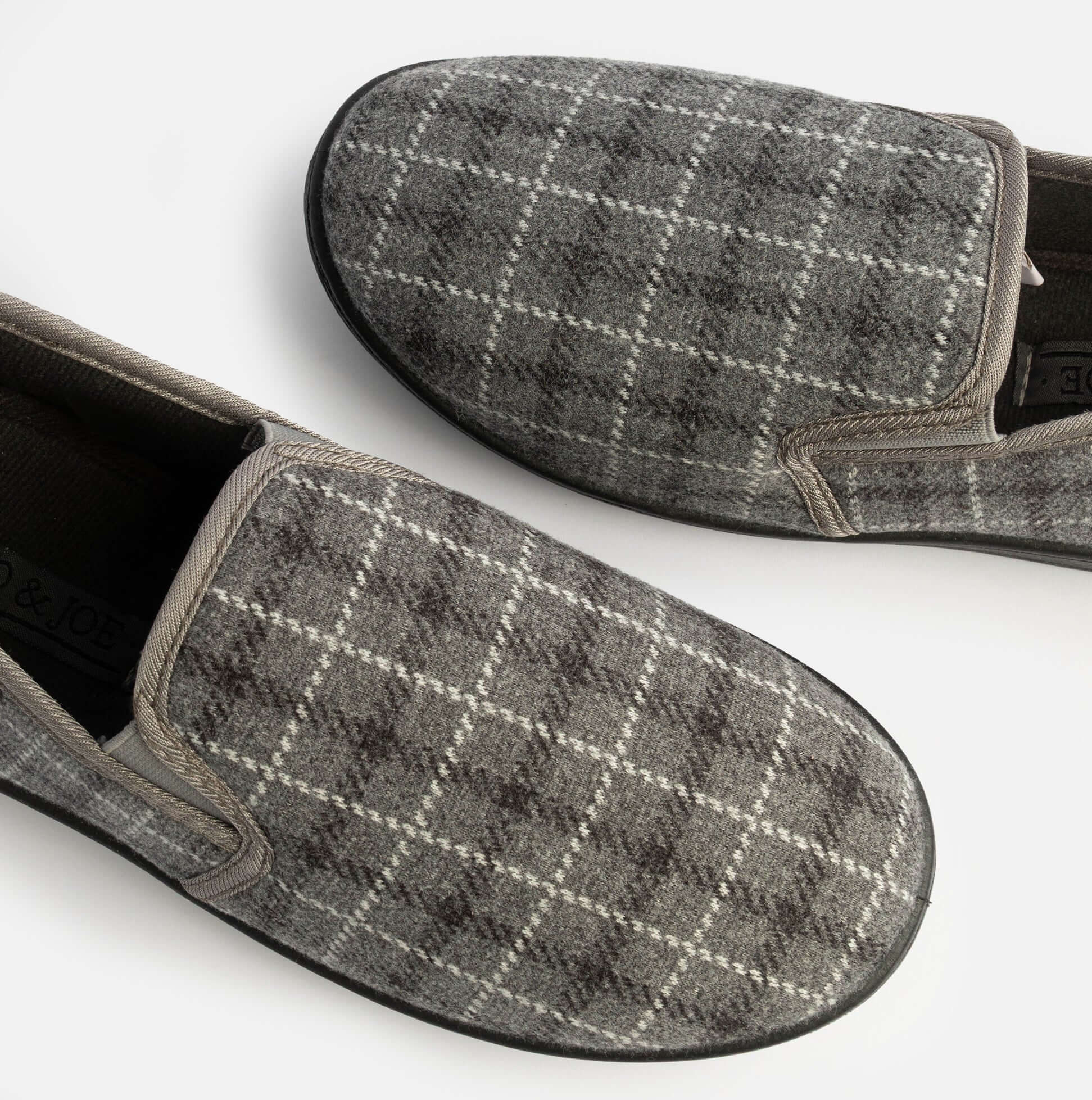 Jo & Joe GORDON Mens Full Slippers Checkered Grey top view showcasing fabric upper and round toe design.