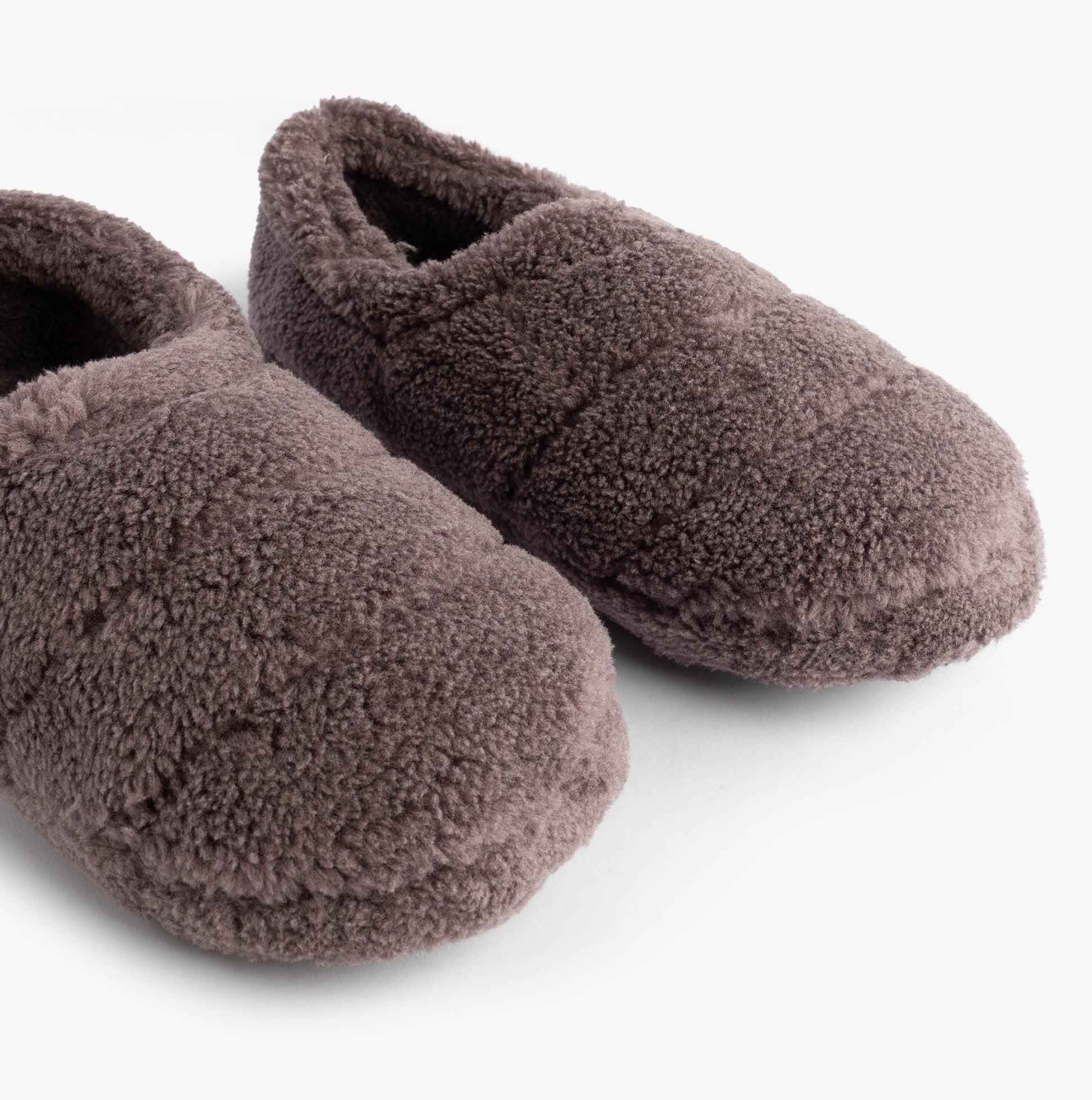 Jo & Joe HATTIE Womens Full Slippers Purple close-up view showcasing soft textile material and round toe shape.