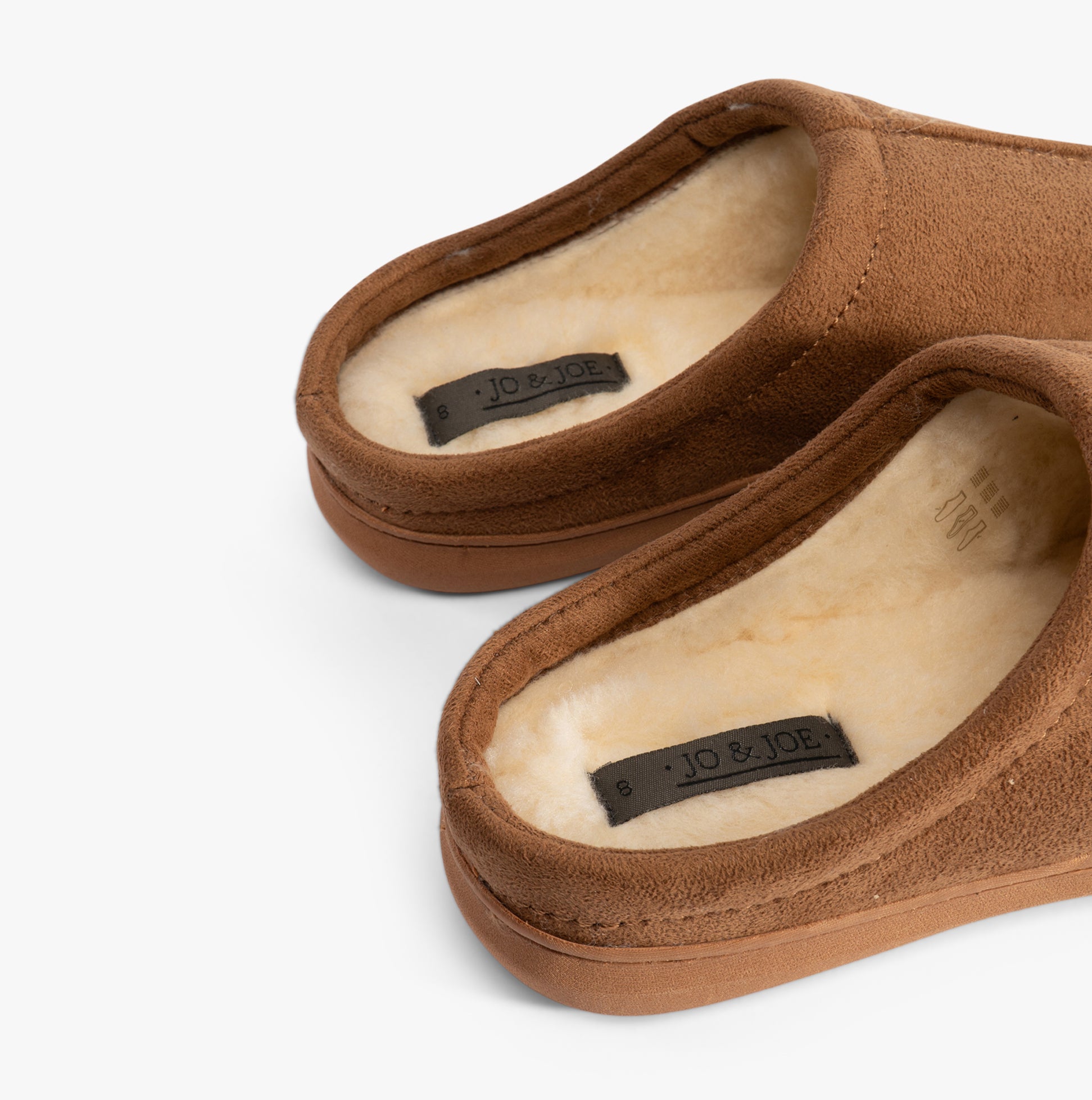 Jo & Joe OAKLEY Mens Slippers Cognac detail view of mules with faux fur lining and rubber sole.