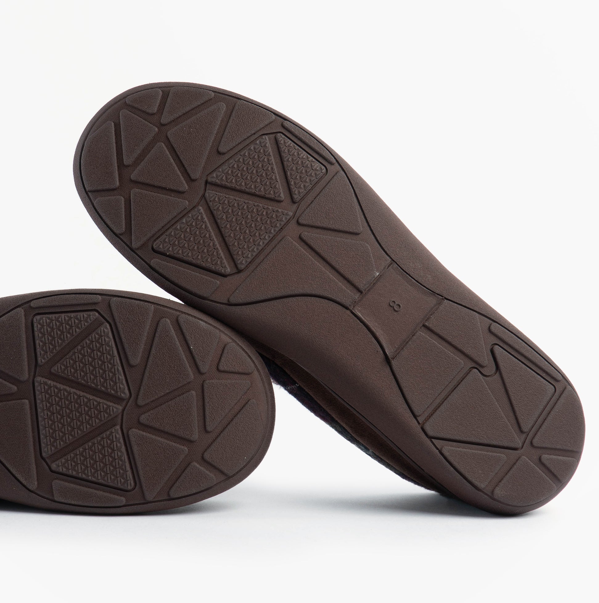 Jo & Joe ST ANDREWS Mens Moccasin Slippers Brown sole view showcasing rubber sole and traction design.