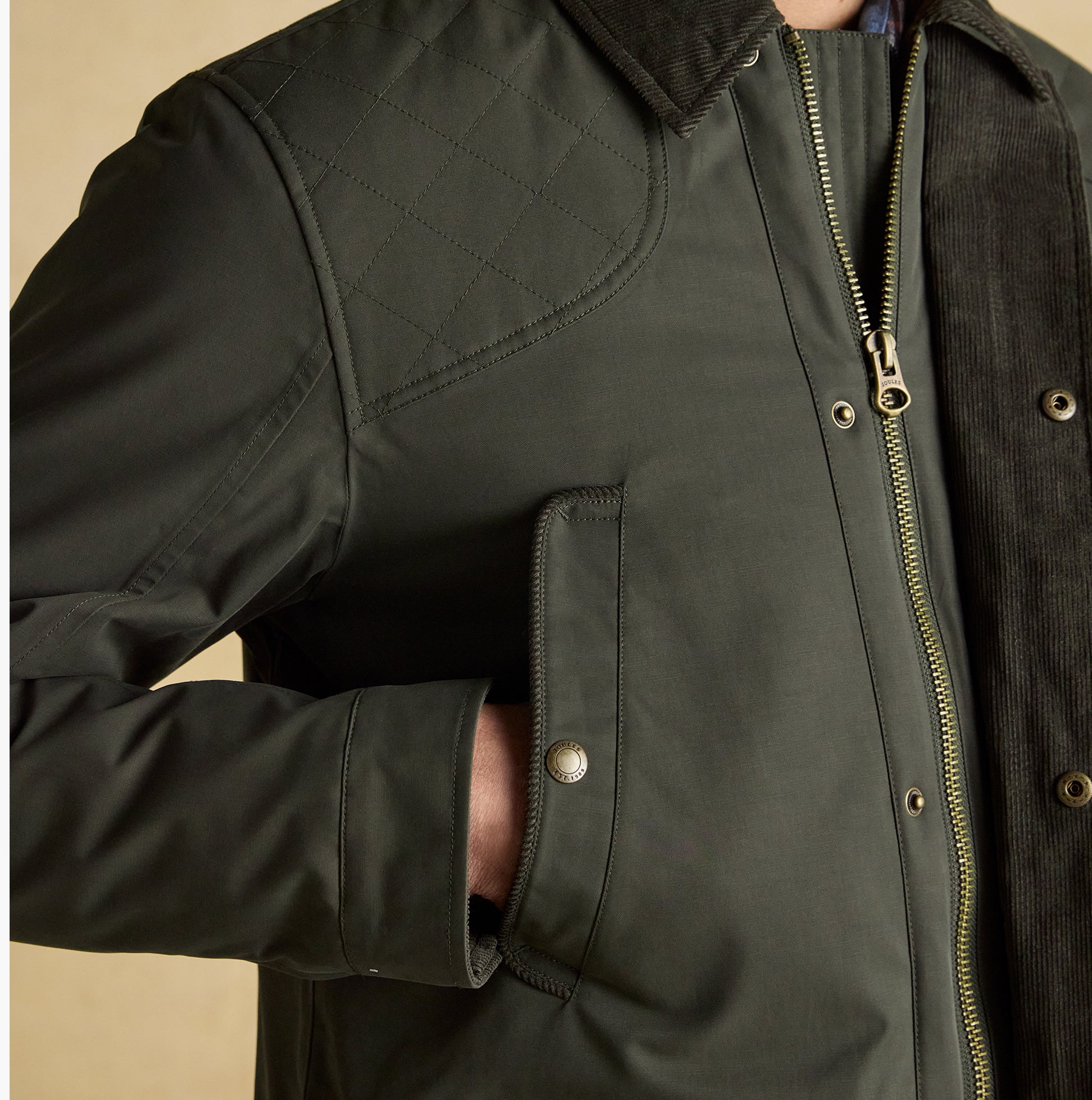 Joules FARLEIGH Mens Waterproof Midweight Country Coat Green detail view showcasing zipper and button closure.