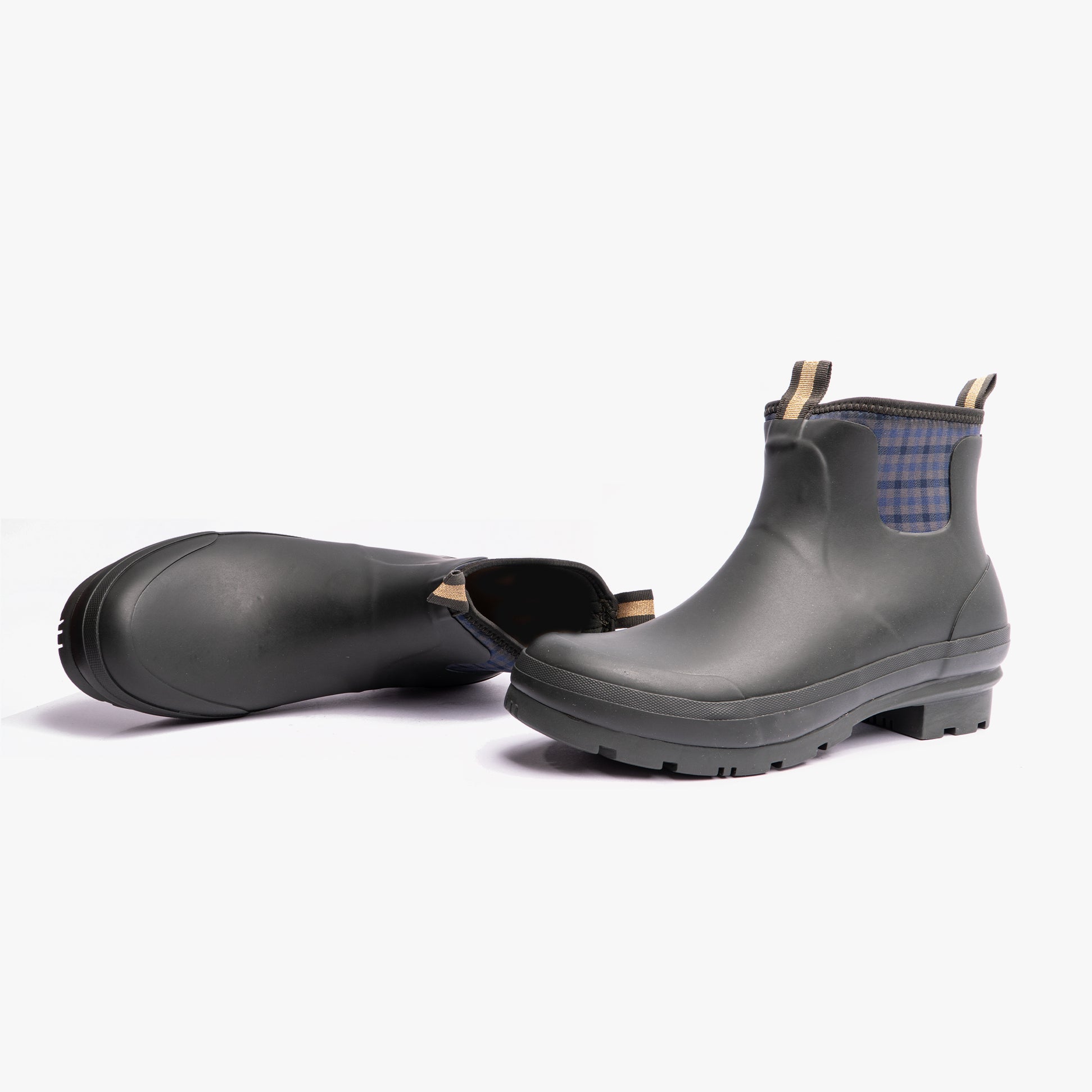 Joules FOXTON Womens Wellies Heritage Green side view and front view, lightweight rubber ankle boots with plaid lining.