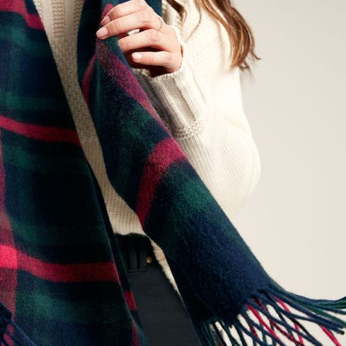 Joules LANGTREE Womens Scarf Navy Pink Check, detail view showcasing tasselled ends and check pattern.