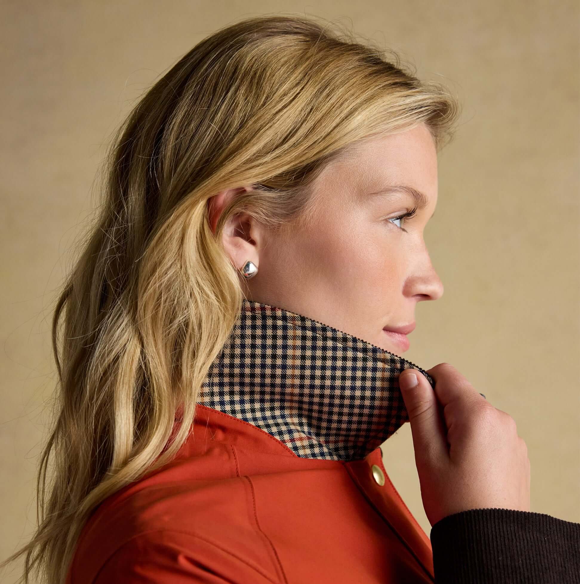 Joules KATHERINE Waterproof Heritage Coat Burnt Orange detail view of collar on model with blonde hair.