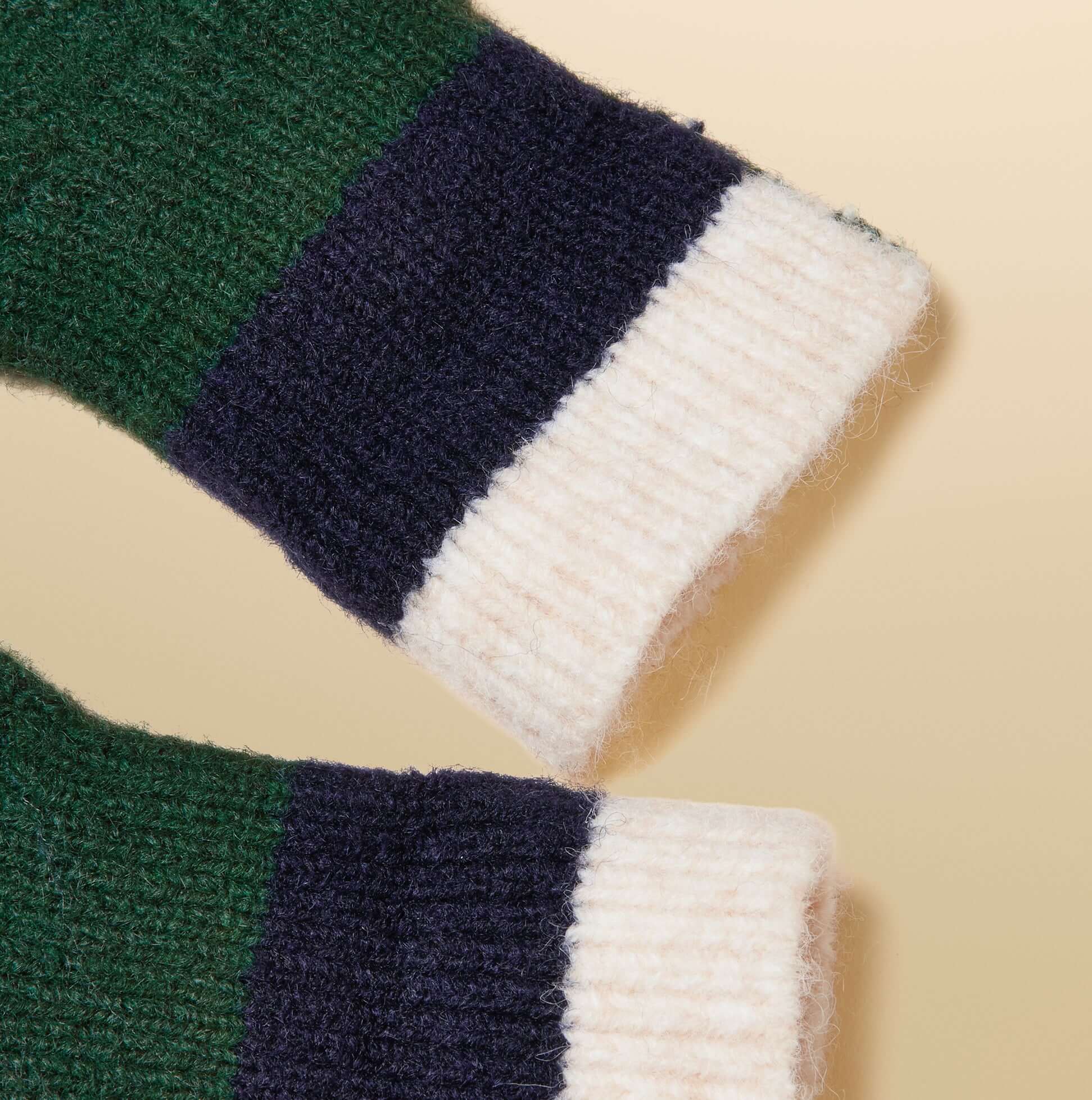 Joules POPLEY STRIPE Womens Gloves Green/Navy detail view of the cuff design featuring navy and cream stripes.