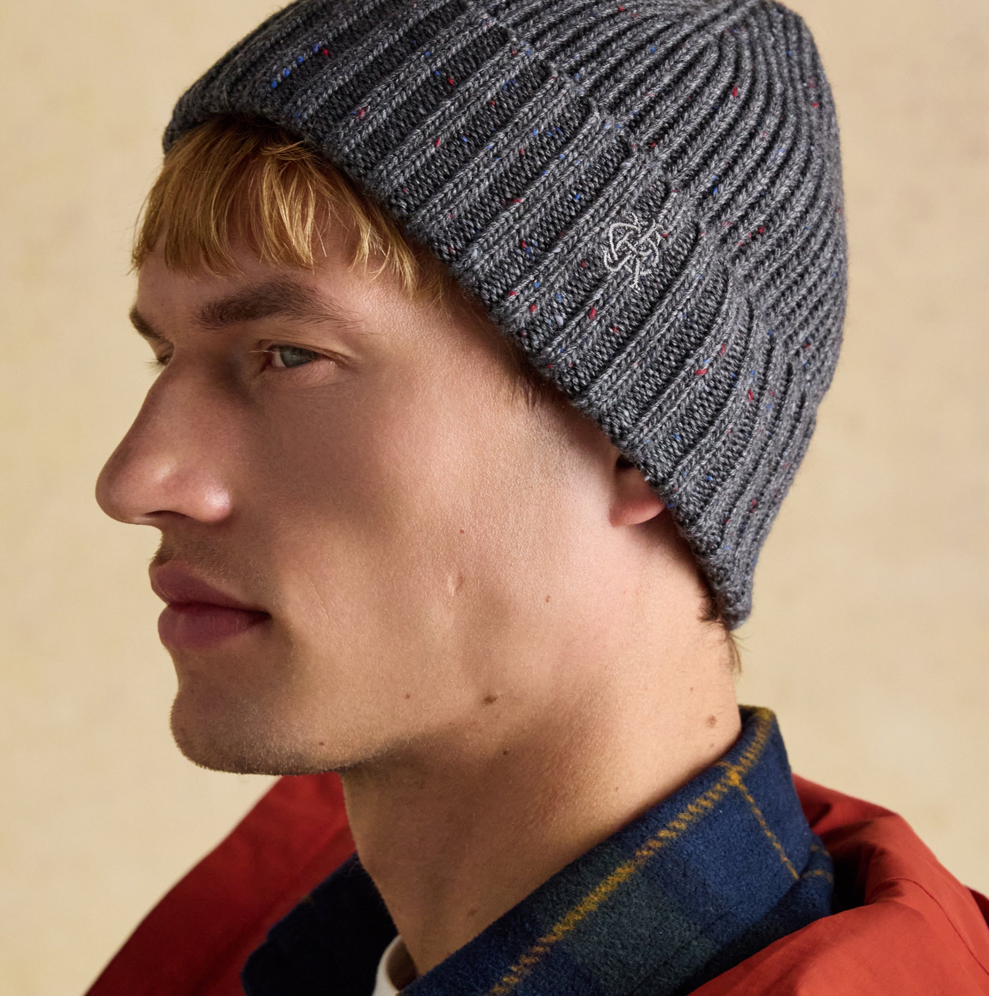 Joules HAMMOND Mens Beanie Grey side view worn by model, showcasing ribbed texture and logo detail.