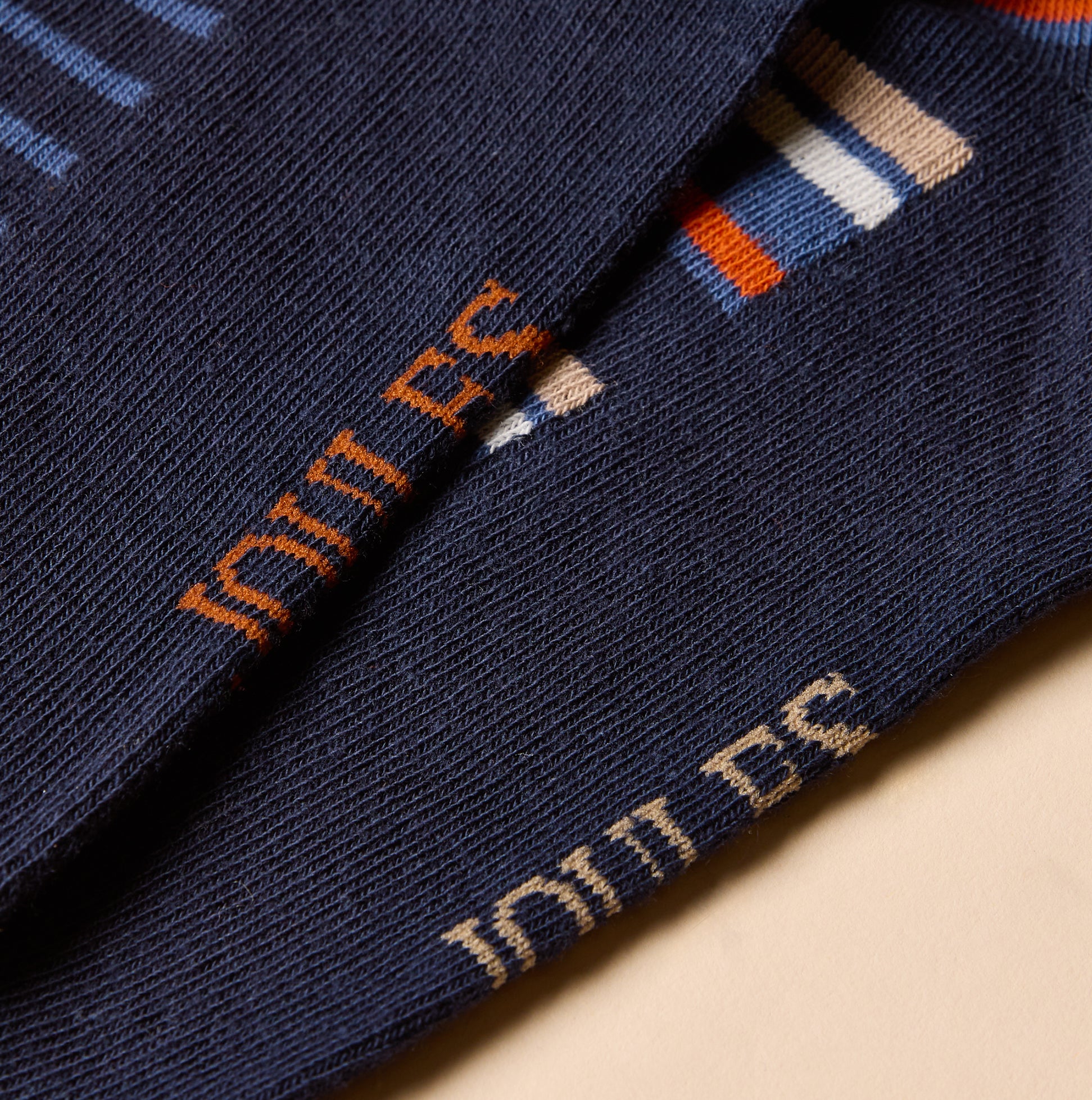 Joules KINGSBURY Mens Socks Navy/Ginger close-up detail view showcasing fabric texture and branding.