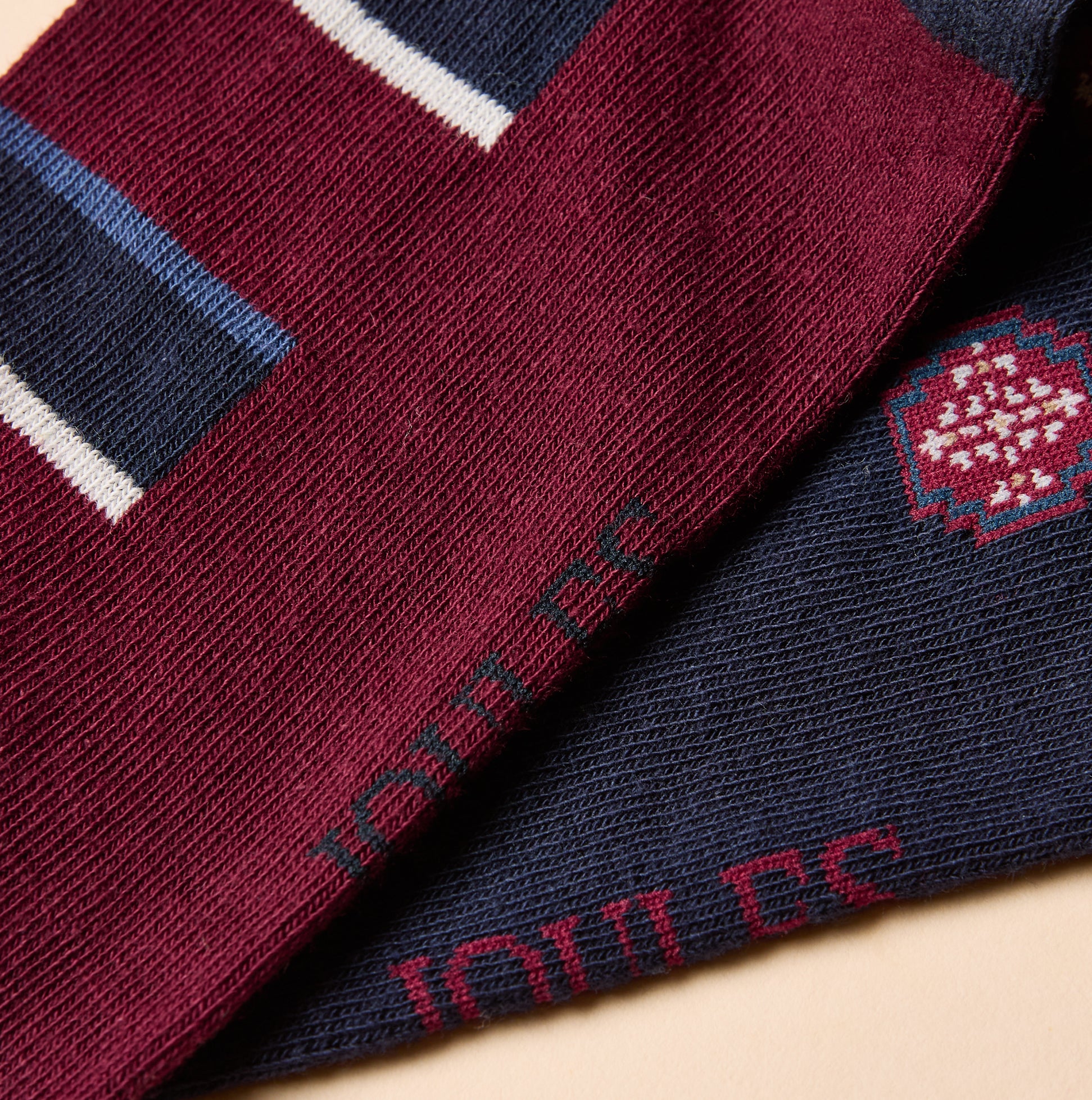 Joules KINGSBURY Mens Socks Navy detail view showing colorful patterns and fabric texture.