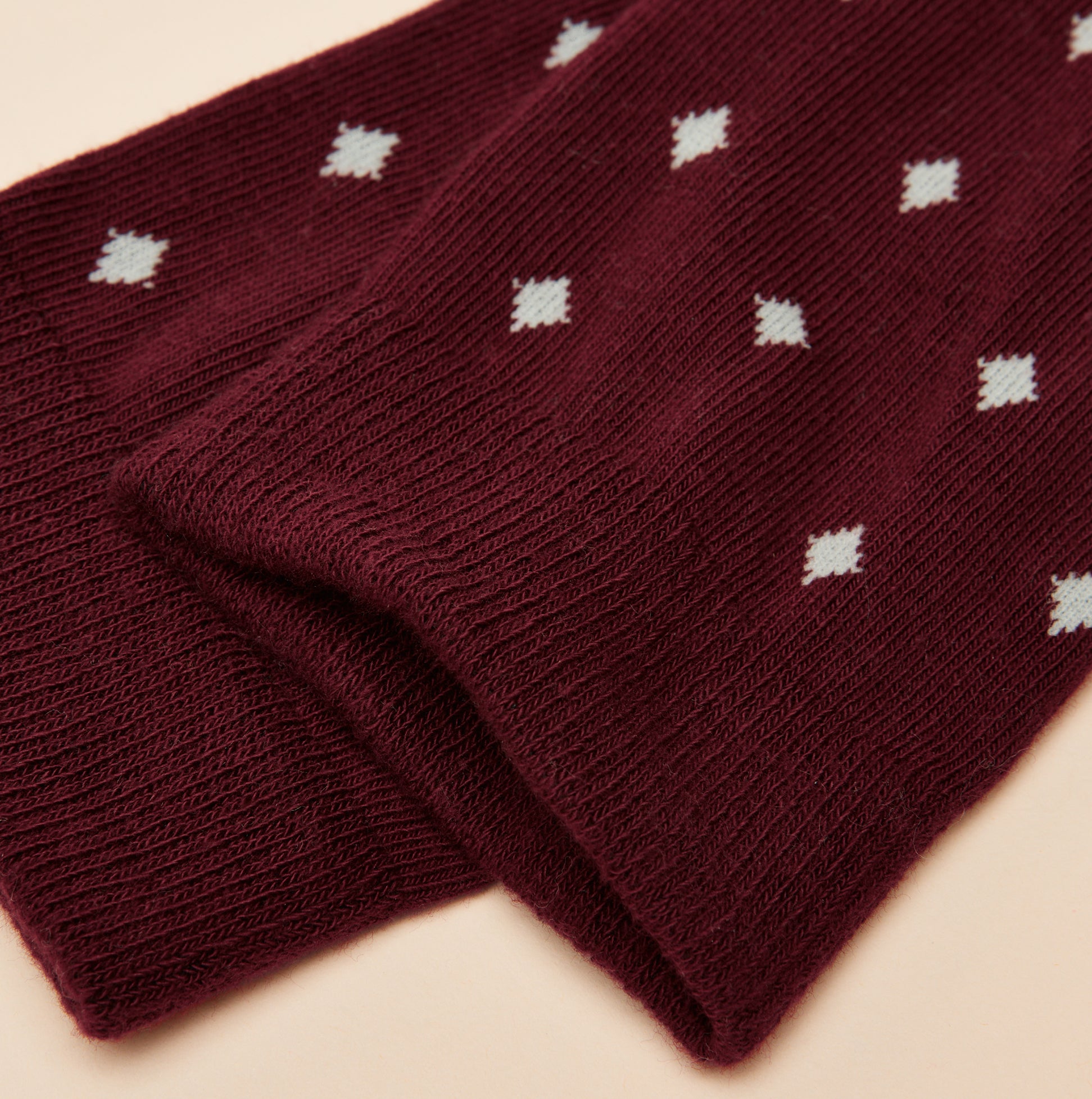 Joules KINGSBURY Mens Socks Red/Green detail view showcasing the diamond pattern on maroon background.
