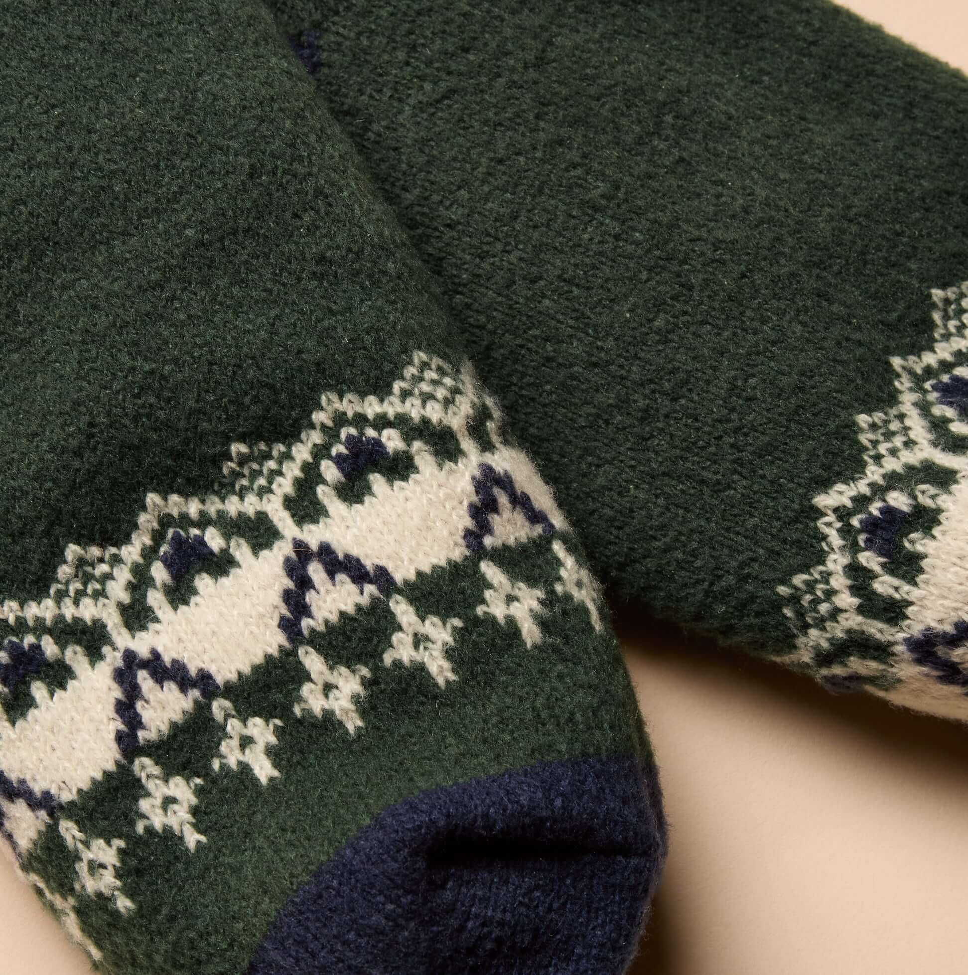 Joules CHALET Mens Socks Green detail view showcasing soft fabric and intricate pattern.