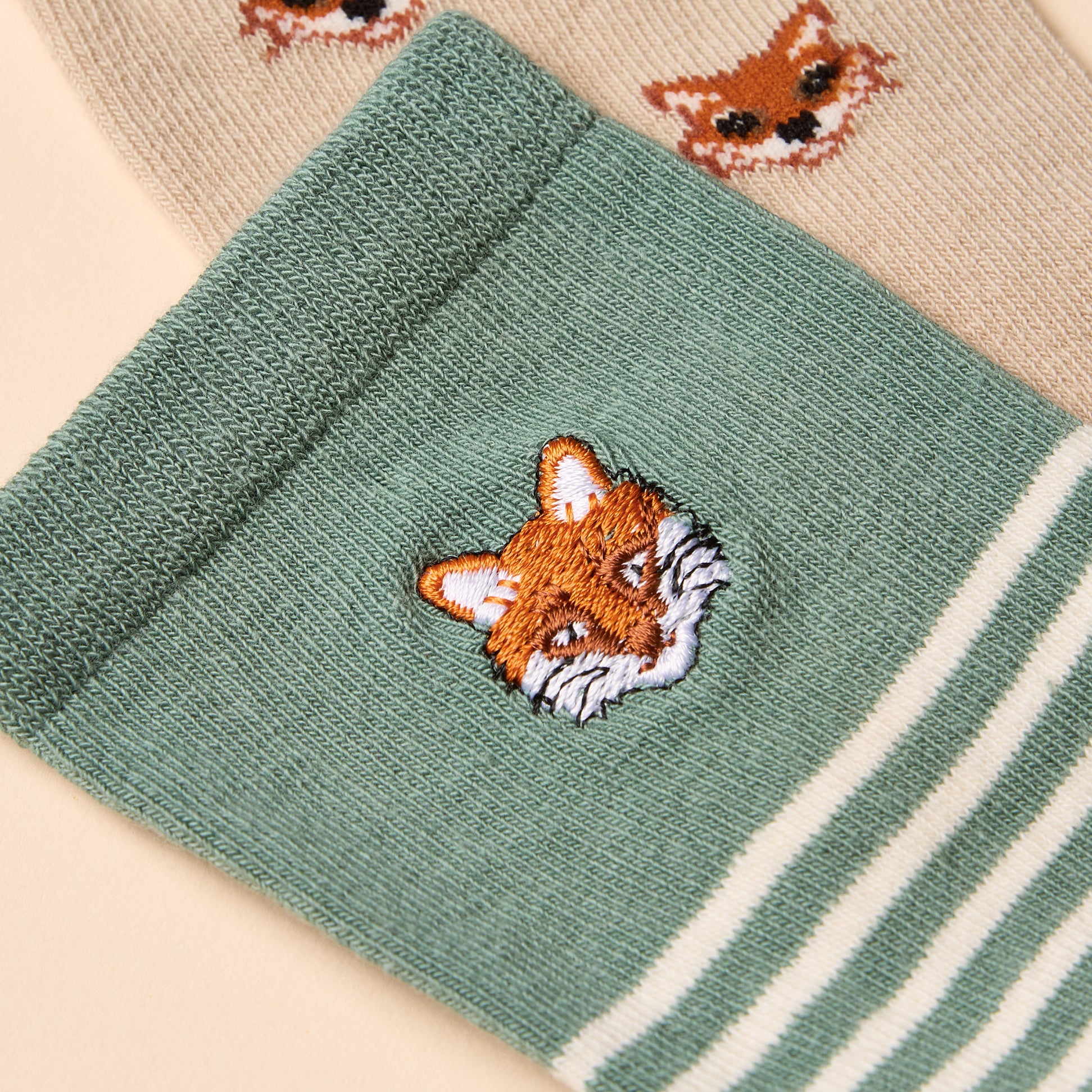 Joules EVERYDAY Womens Socks Khaki/Stone detailed view showing embroidered fox design and green stripe pattern.