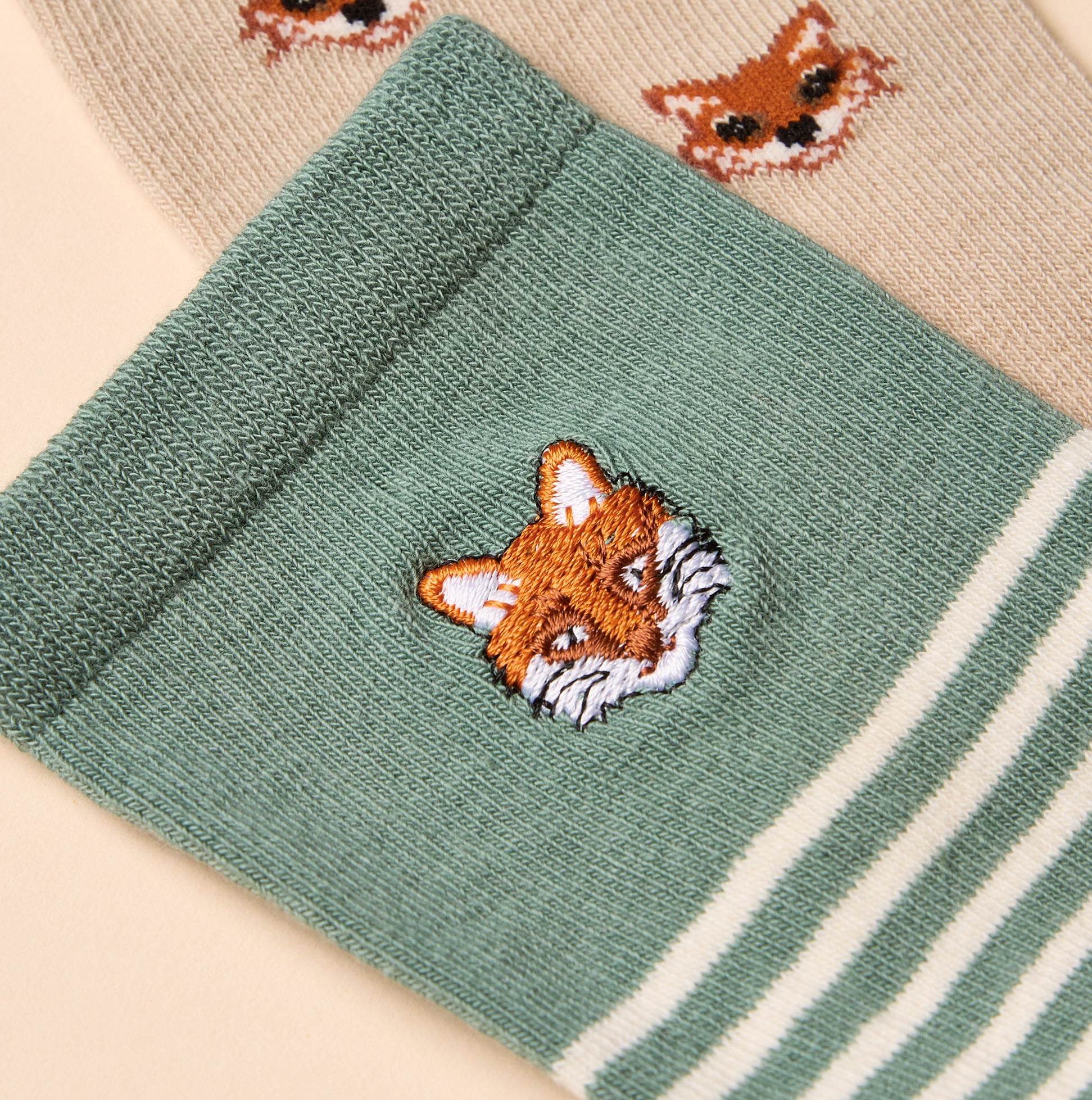 Joules EVERYDAY Womens Socks Khaki/Stone detailed view showing embroidered fox design and green stripe pattern.