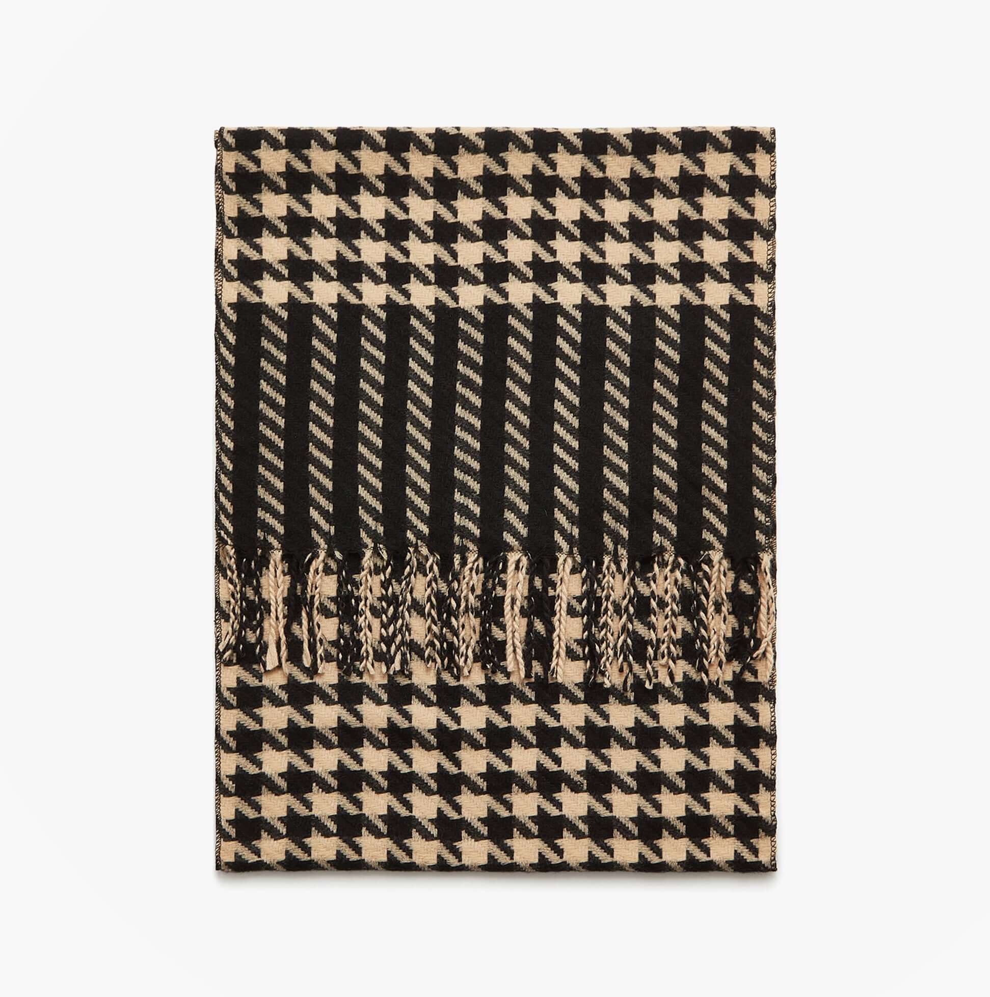 Joules LANGTREE Womens Winter Black/Tan front view of the scarf featuring houndstooth pattern and fringes.