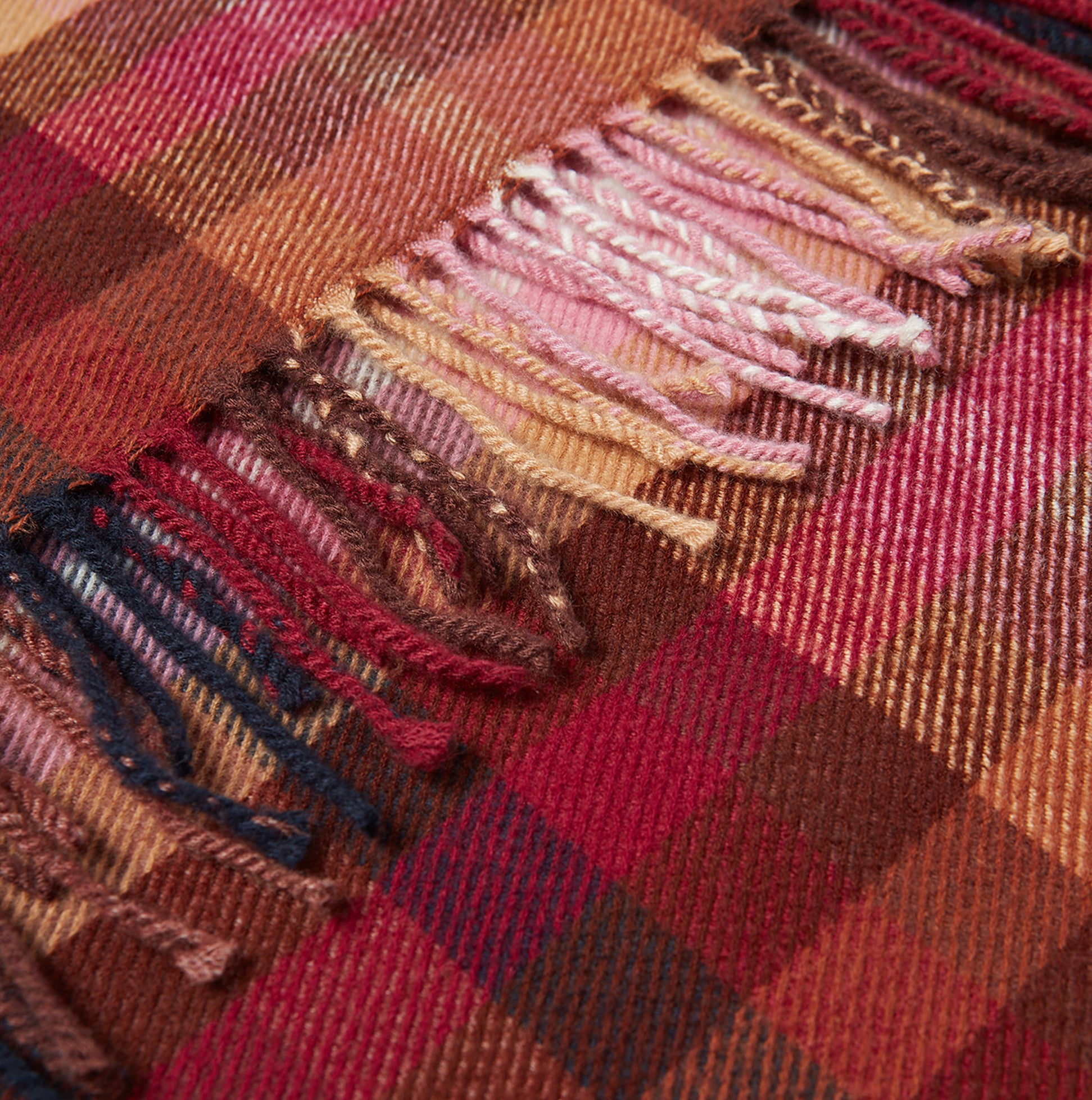 Joules LANGTREE Womens Winter Berry Red detail view of fabric texture and fringes in warm colors.