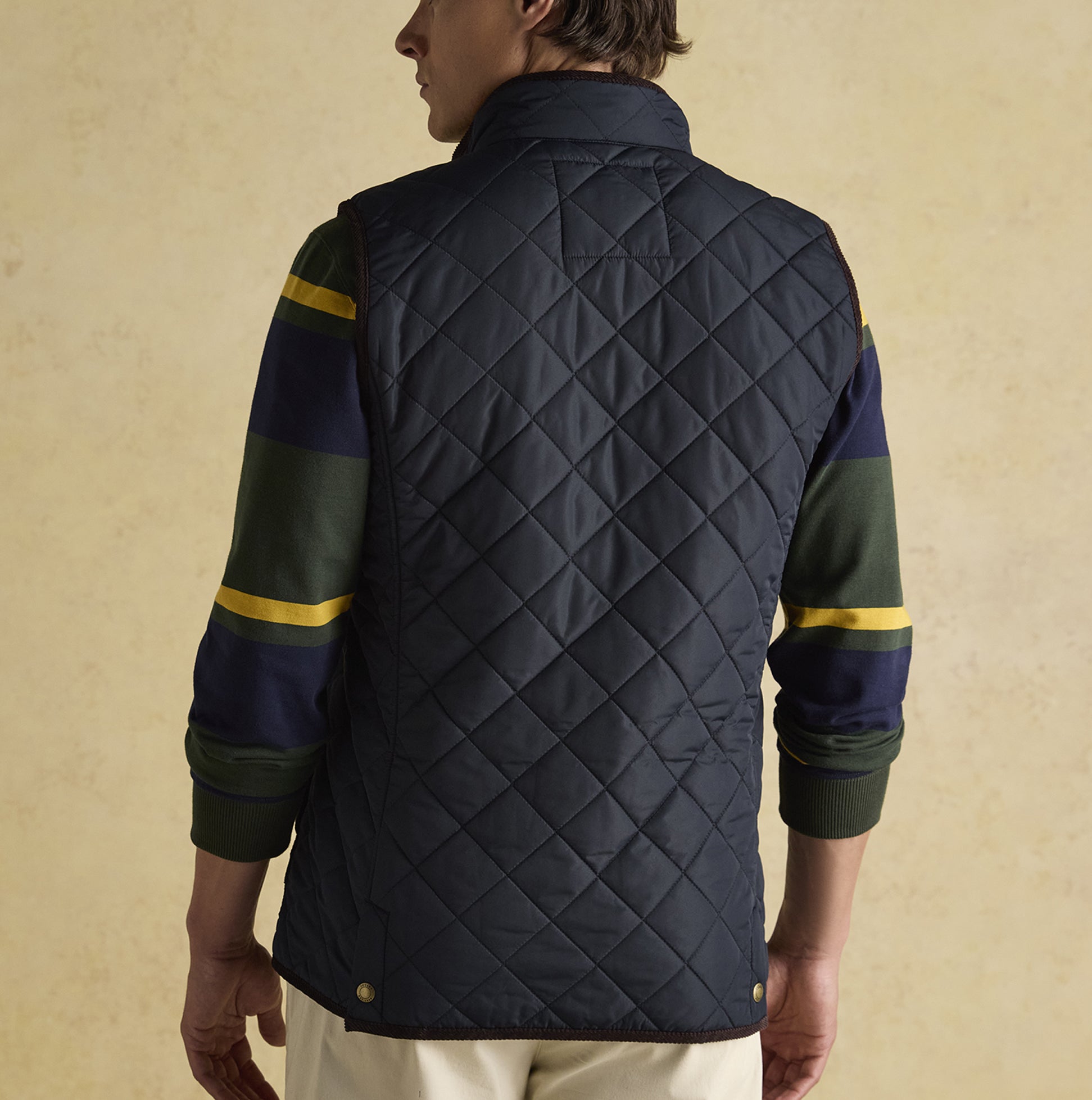 Joules MAYNARD Mens Gilet Navy back view showcasing quilted design and collar details.