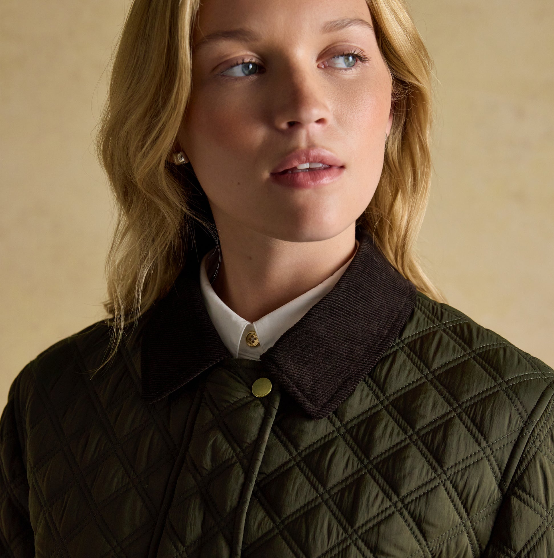 Joules BEATRIX Womens Showerproof Quilted Coat Khaki Green detail view showcasing collar and fabric texture.
