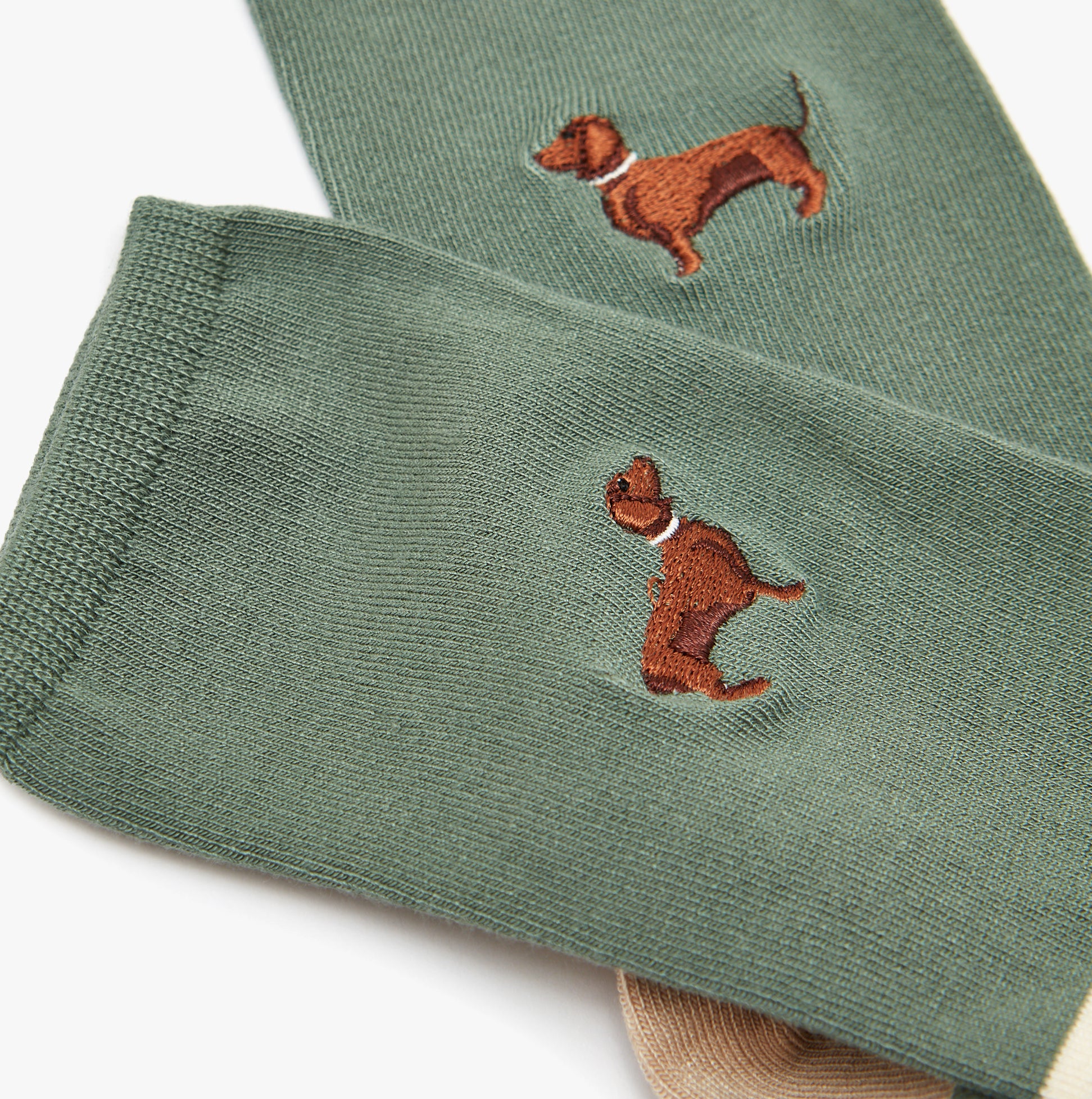 Joules EVERYDAY 2-Pack Womens Socks Green Dog close-up detail view featuring embroidered dog design.