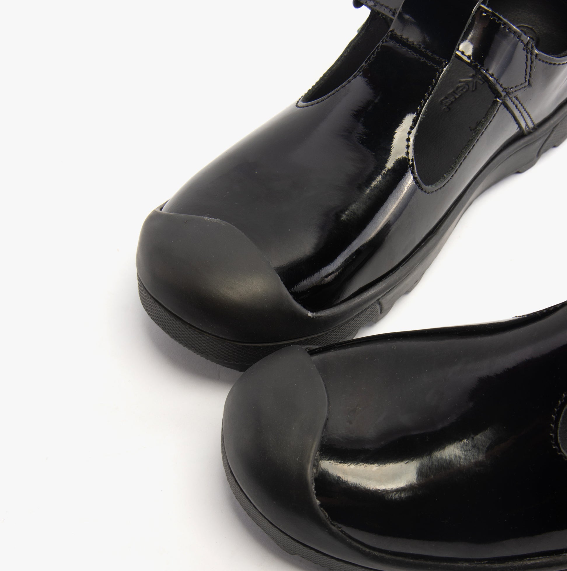 Kickers 116227 PLUNK MJ Girls School Shoes Black Patent top view close-up showing shiny patent finish and rounded toe.