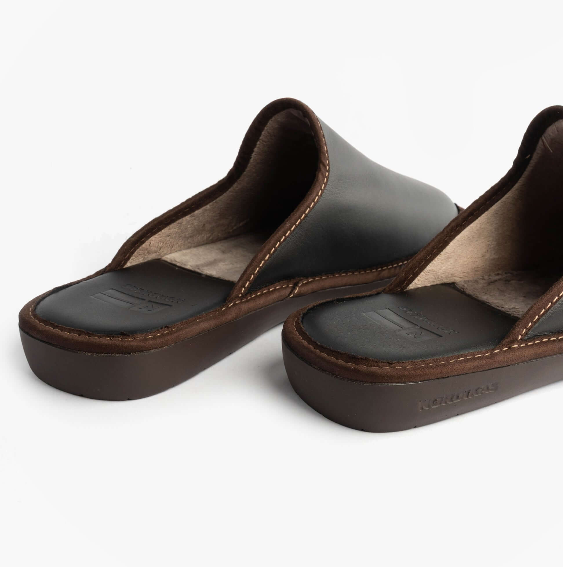 Nordikas 131 Mens Leather Mule Slippers Black side view showcasing premium leather upper and soft textile lining.