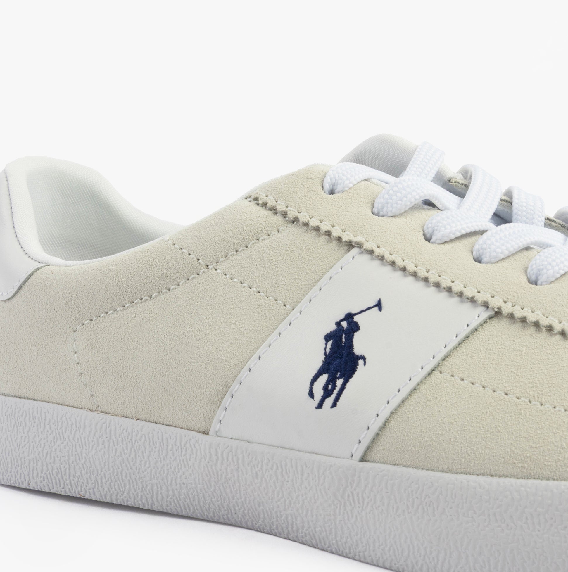 Polo Ralph Lauren COURT VLC Mens Trainers Bianco side view showing beige leather and rubber sole.