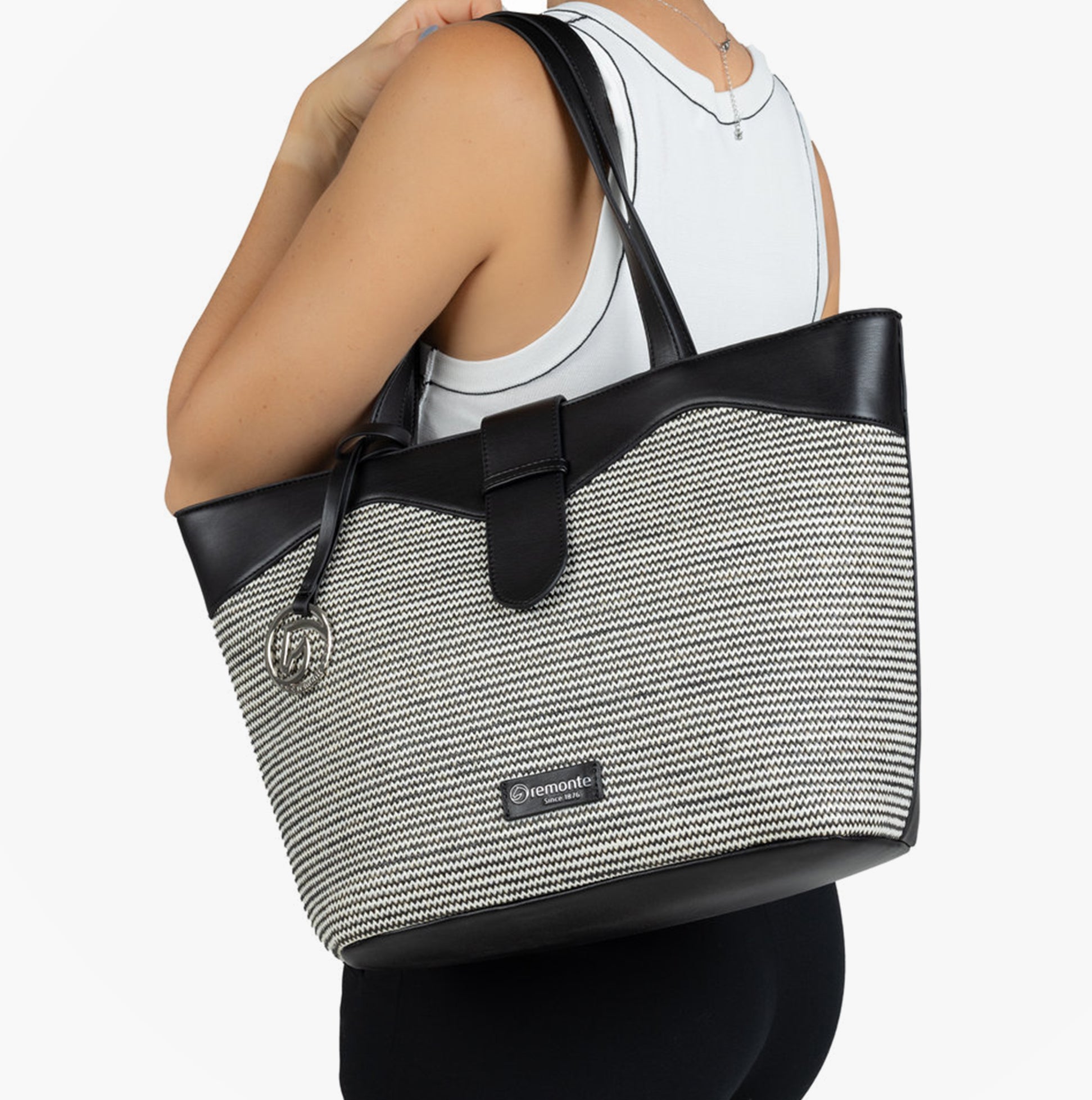 Remonte Q0759-02 Womens Bag Black side view showcasing stylish zip closure and leather/textile composition.