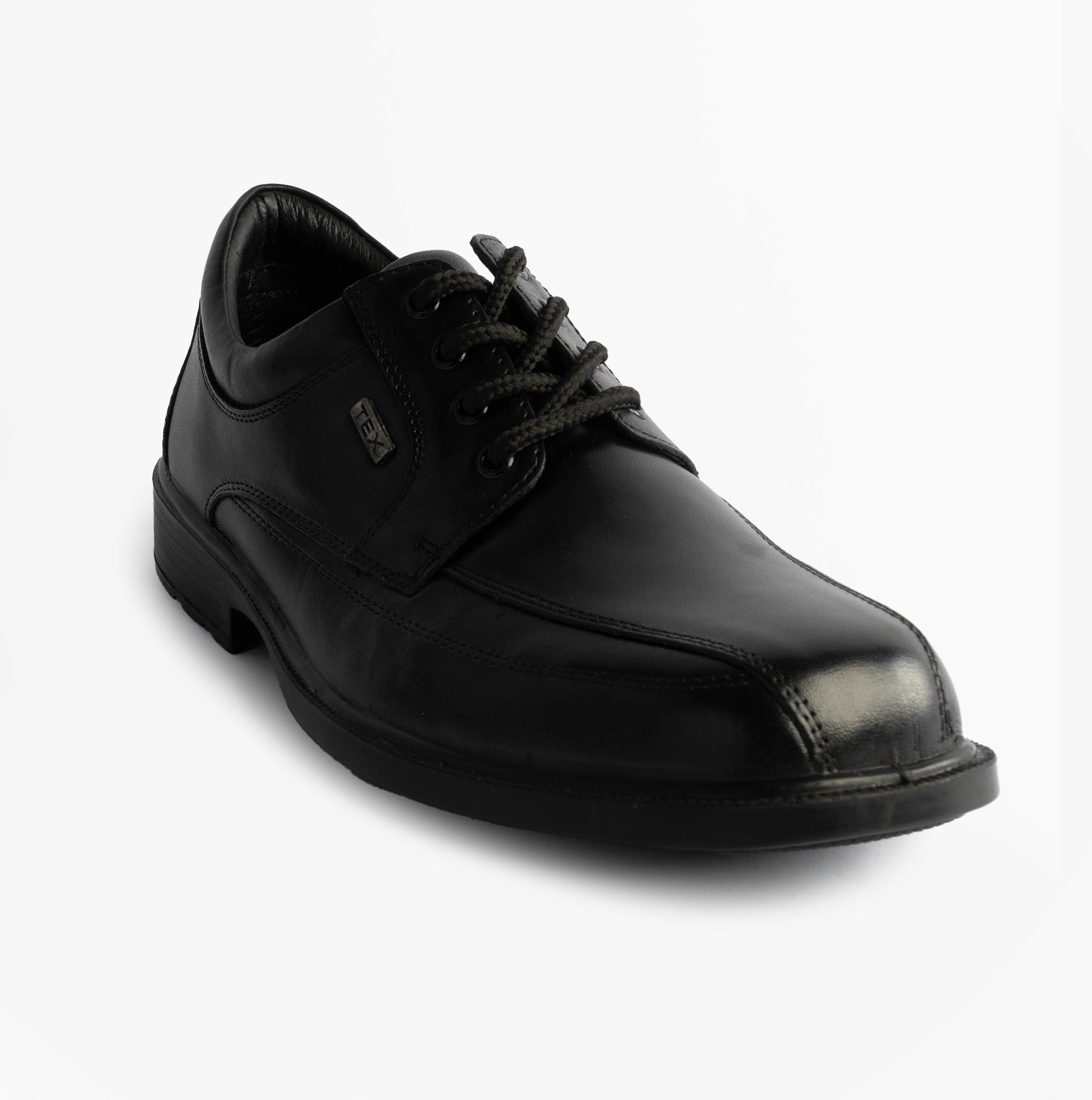 Roamers M601A Mens Shoes Black front view, casual leather shoes with lace-up closure, lightweight design.