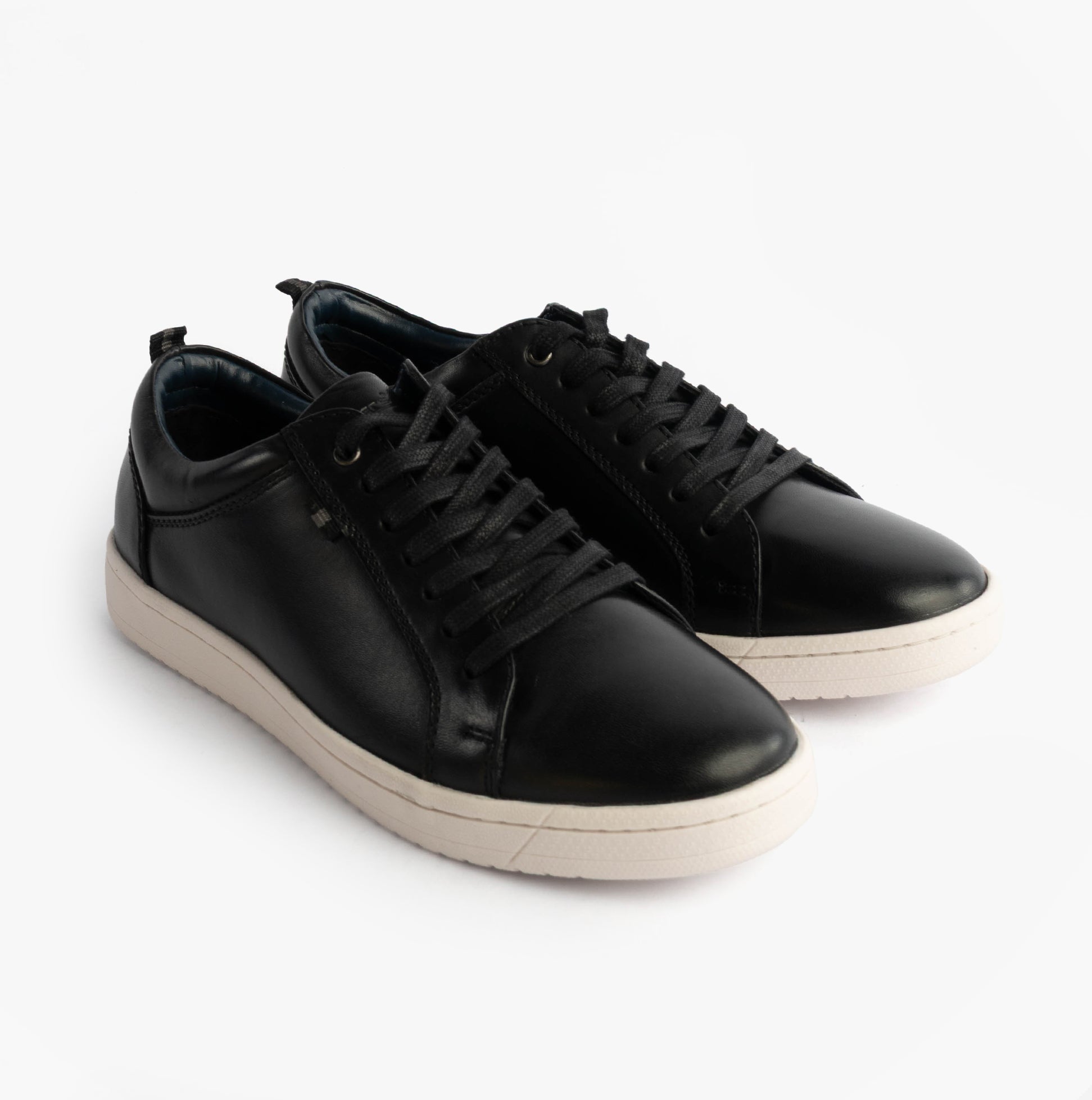 Roamers M799A Mens Trainers Black casual trainers side view with lace-up design and leather upper.