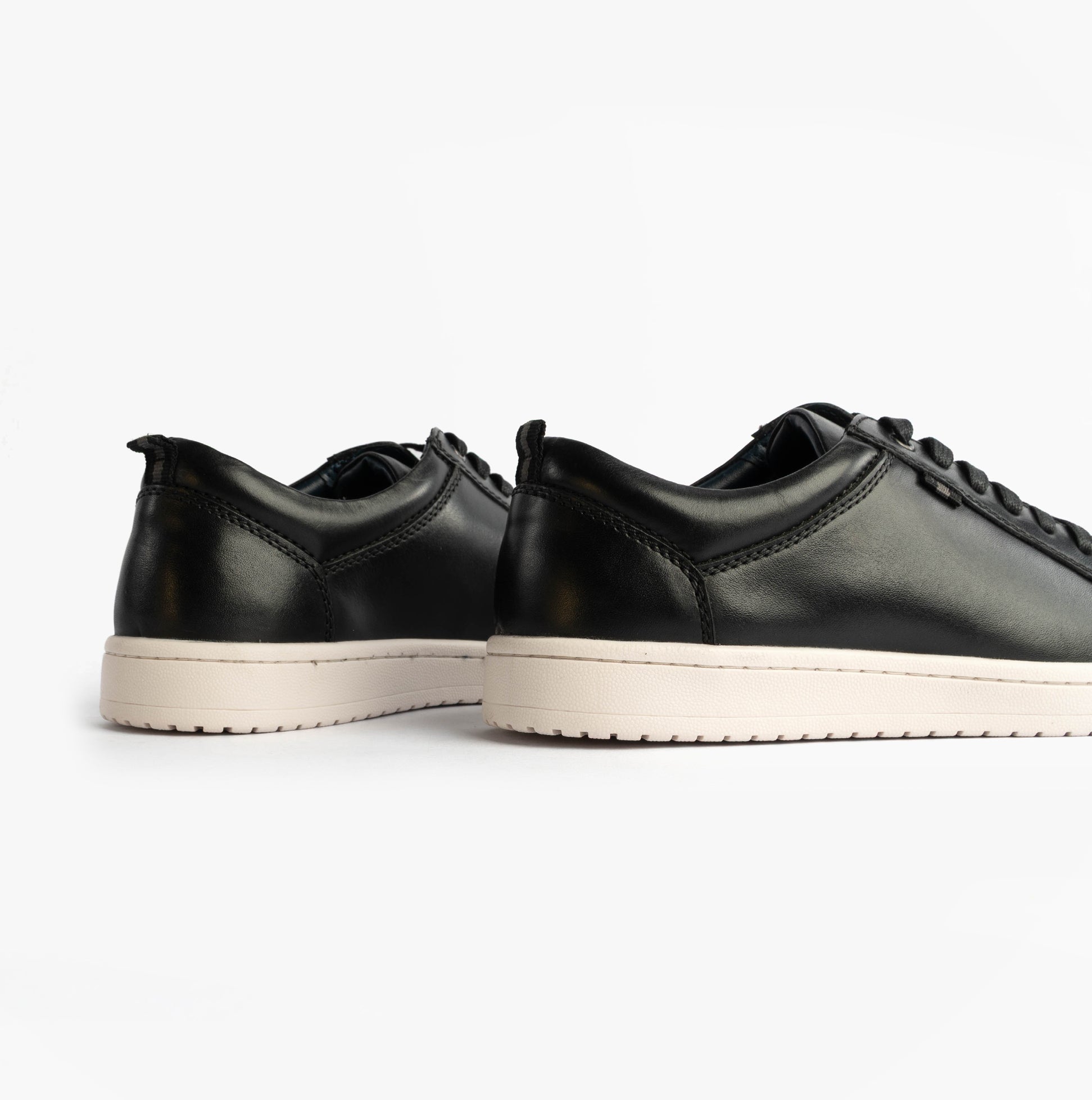 Roamers M799A Mens Trainers Black rear view showing the casual leather trainers with lace-up closure and low top design.