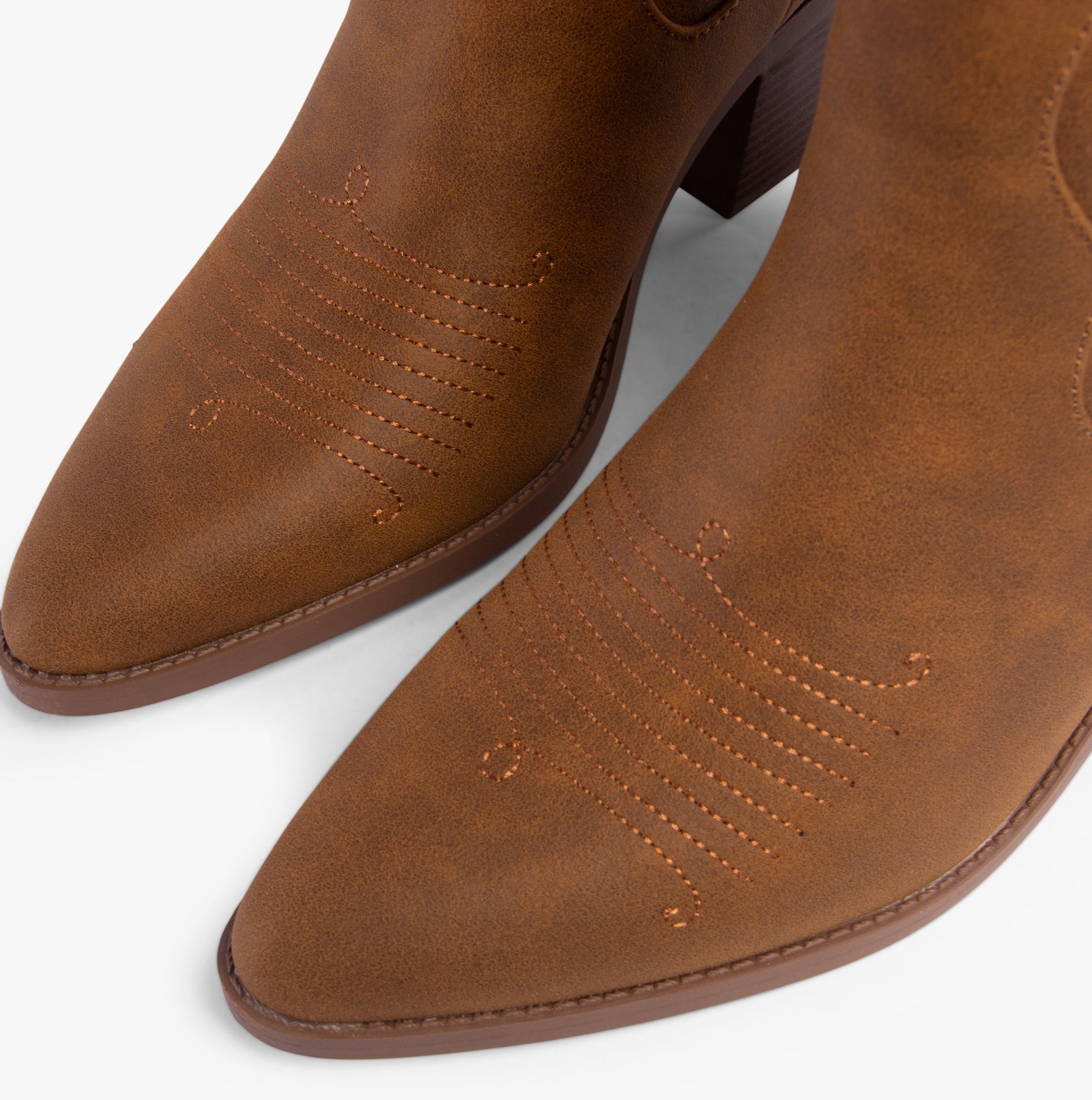 Rocket Dog FEATHER Womens Boots Walnut detail view showcasing faux leather upper and embroidered design.