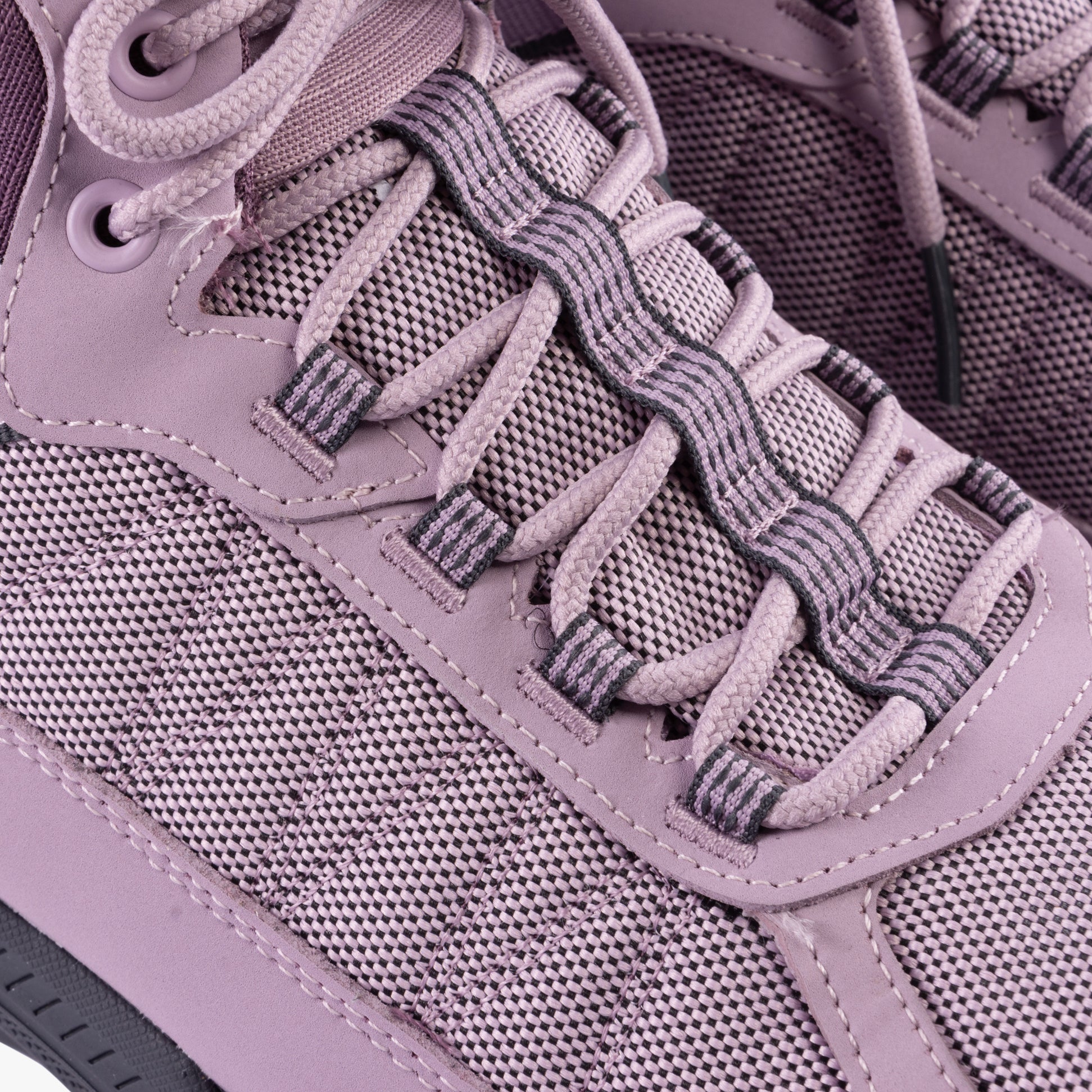 Skechers 129531/MVE GO RUN TRAIL ALTITUDE 2.0 - Womens Trainers Mauve detail view of laces and upper material.