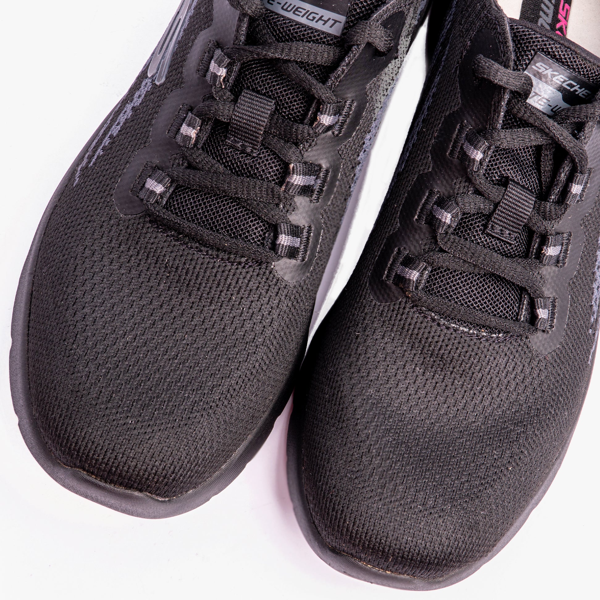 Skechers 149546/BBK DYNAMIGHT 2.0-DAYTIME STRIDE Womens Lace-Up Trainers Black