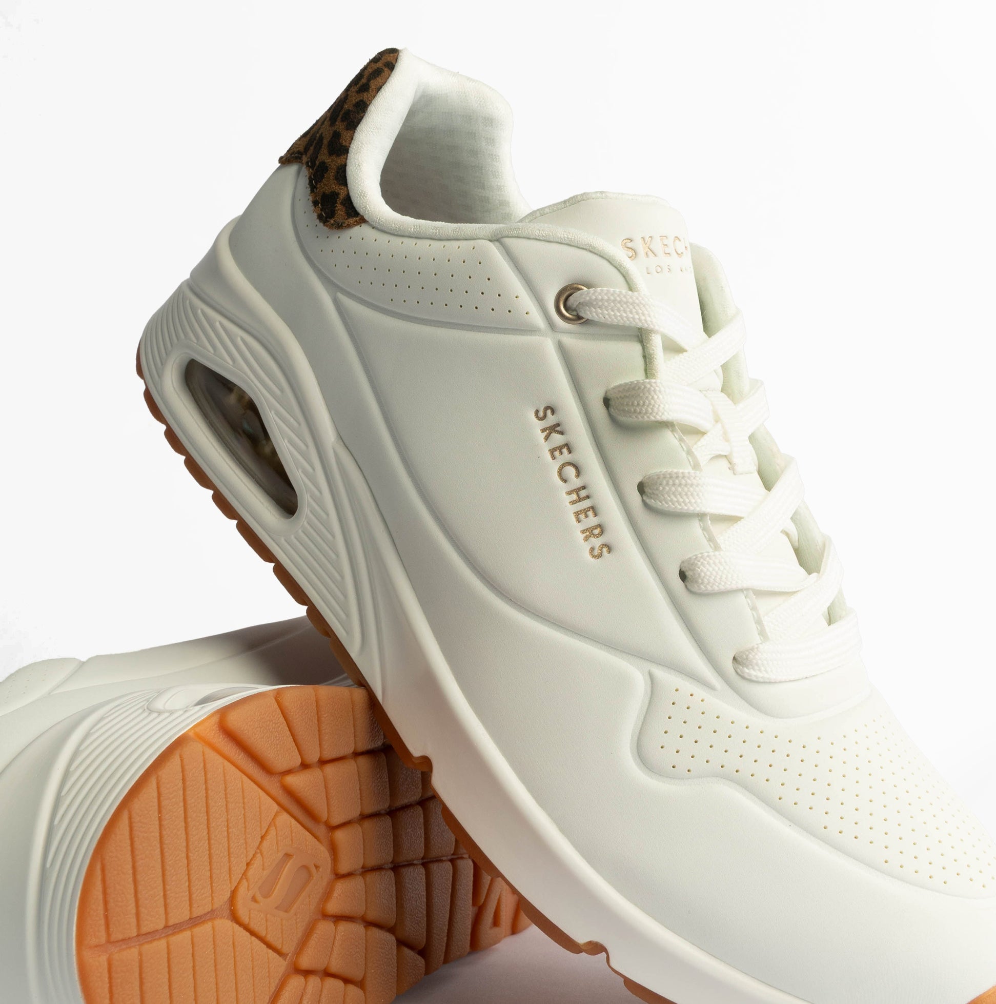 Skechers 177093/WHLD UNO-JUNGLE NITE Womens Trainers White Durabuck/Leopard Printed side view with detailed outsole.