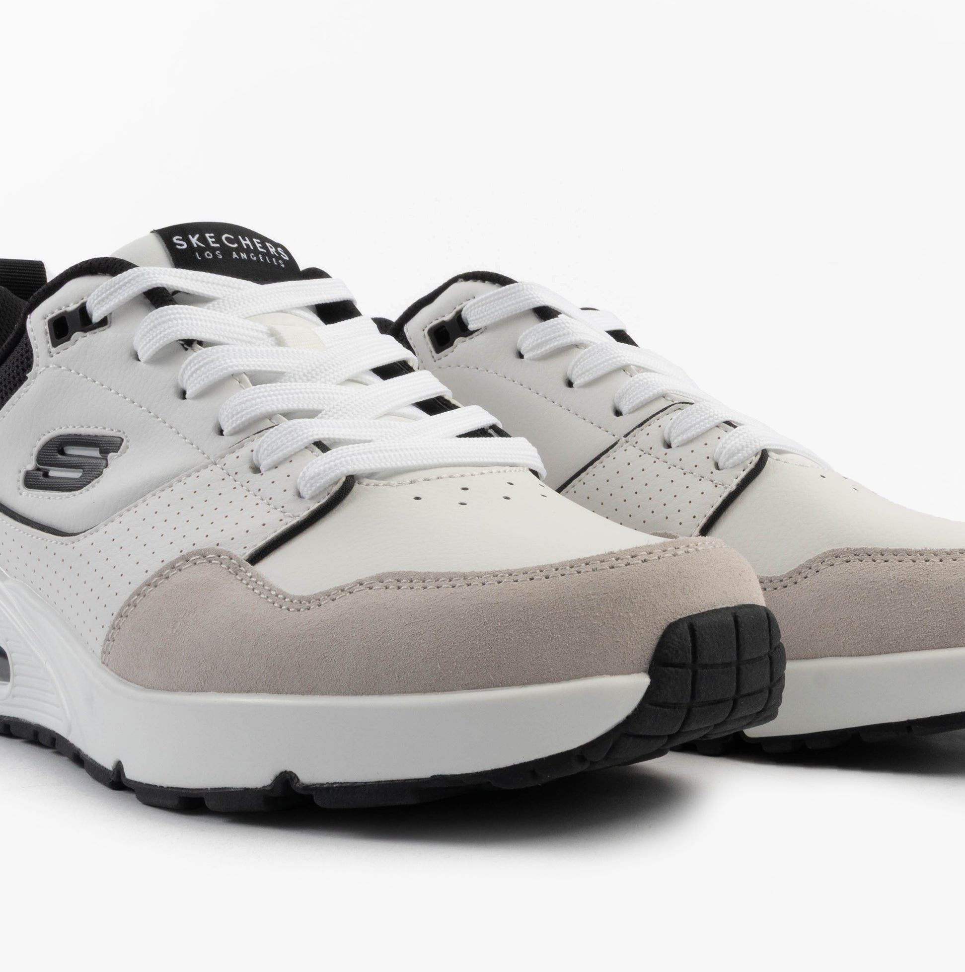 Skechers 183020/WBK UNO - RETRO ONE Mens Trainers White Mono/Black front view showcasing lace-up design and leather/suede upper.