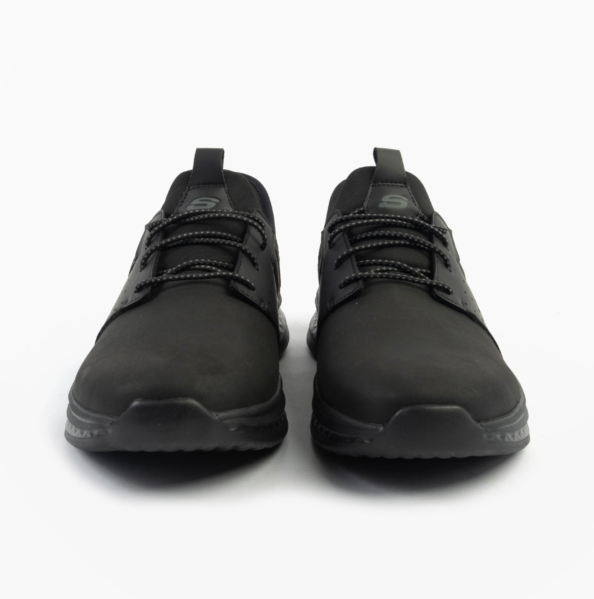 Skechers 210828/BBK SLADE - ZACHARY Mens Trainers Black front view, showcasing lace-up design and low top style.