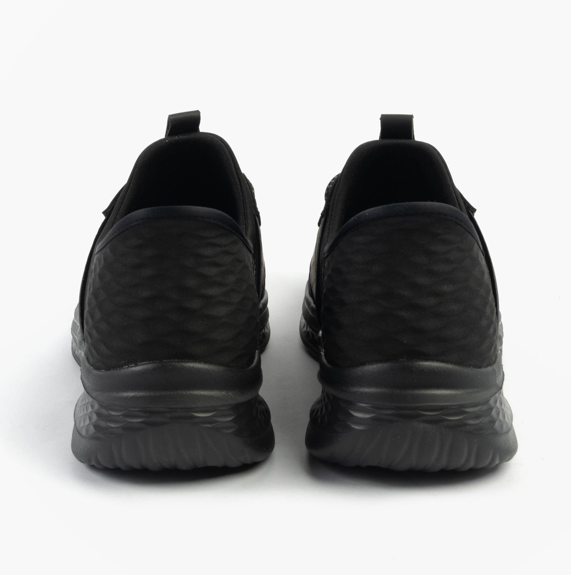Skechers 210828/BBK SLADE - ZACHARY Mens Trainers Black back view, low-top style with slip-on design and rubber sole.