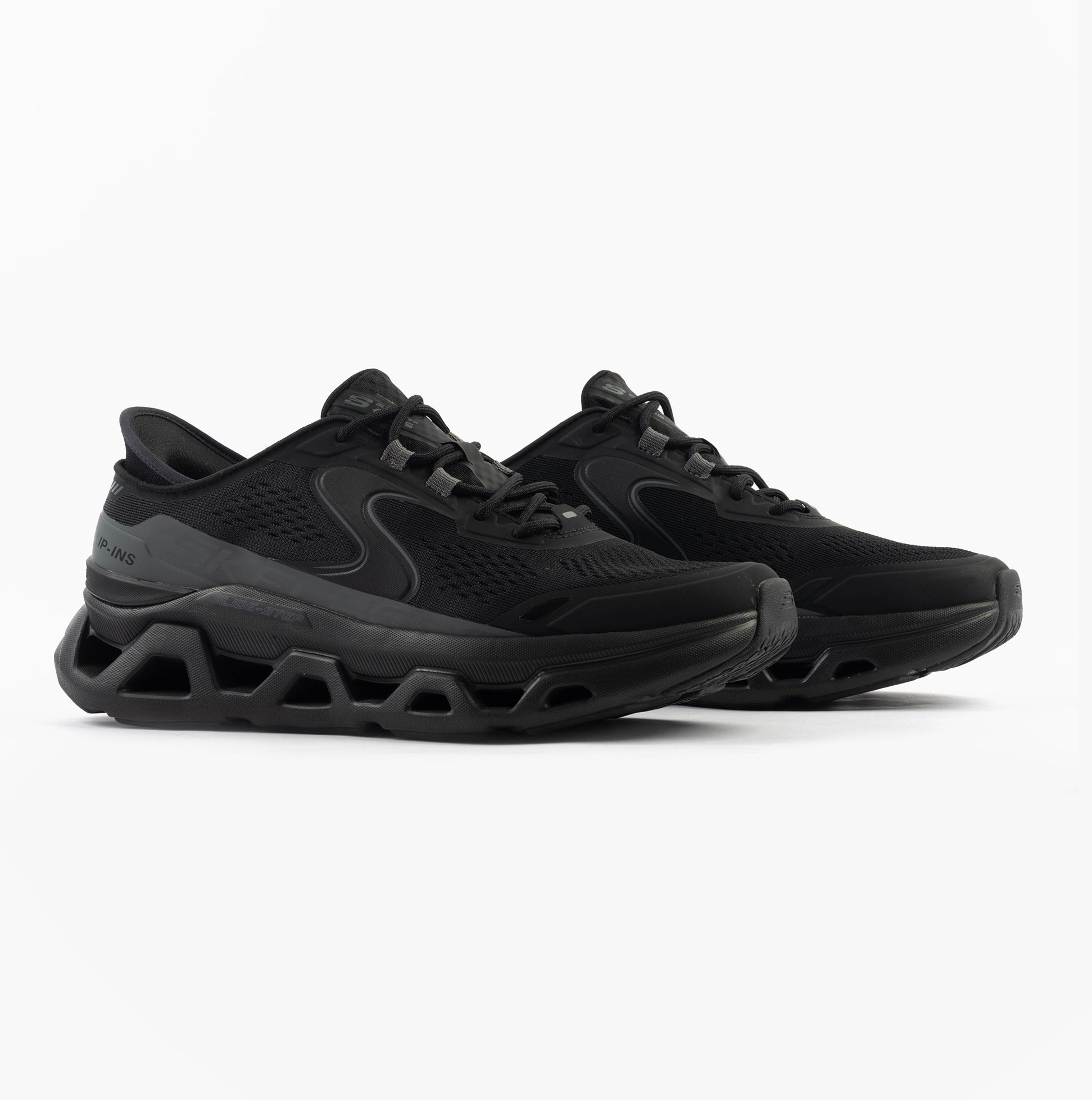 Skechers 232921/BBK GLIDE-STEP ALTUS Mens Trainers Black side view showcasing synthetic mesh upper and lace-up closure.