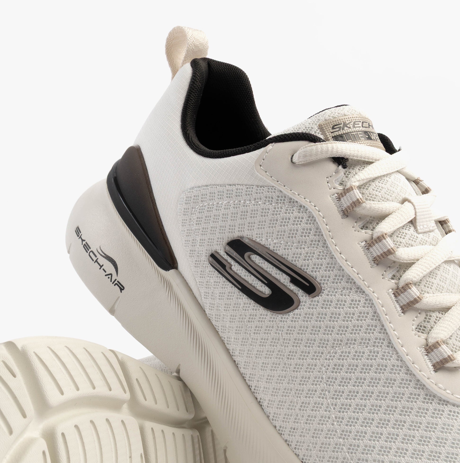 Skechers 232971/NTBK SKECH-AIR DYNAMIGHT 2.0 - DUR Mens Trainers Natural/Black detail view showcasing upper design and logo.