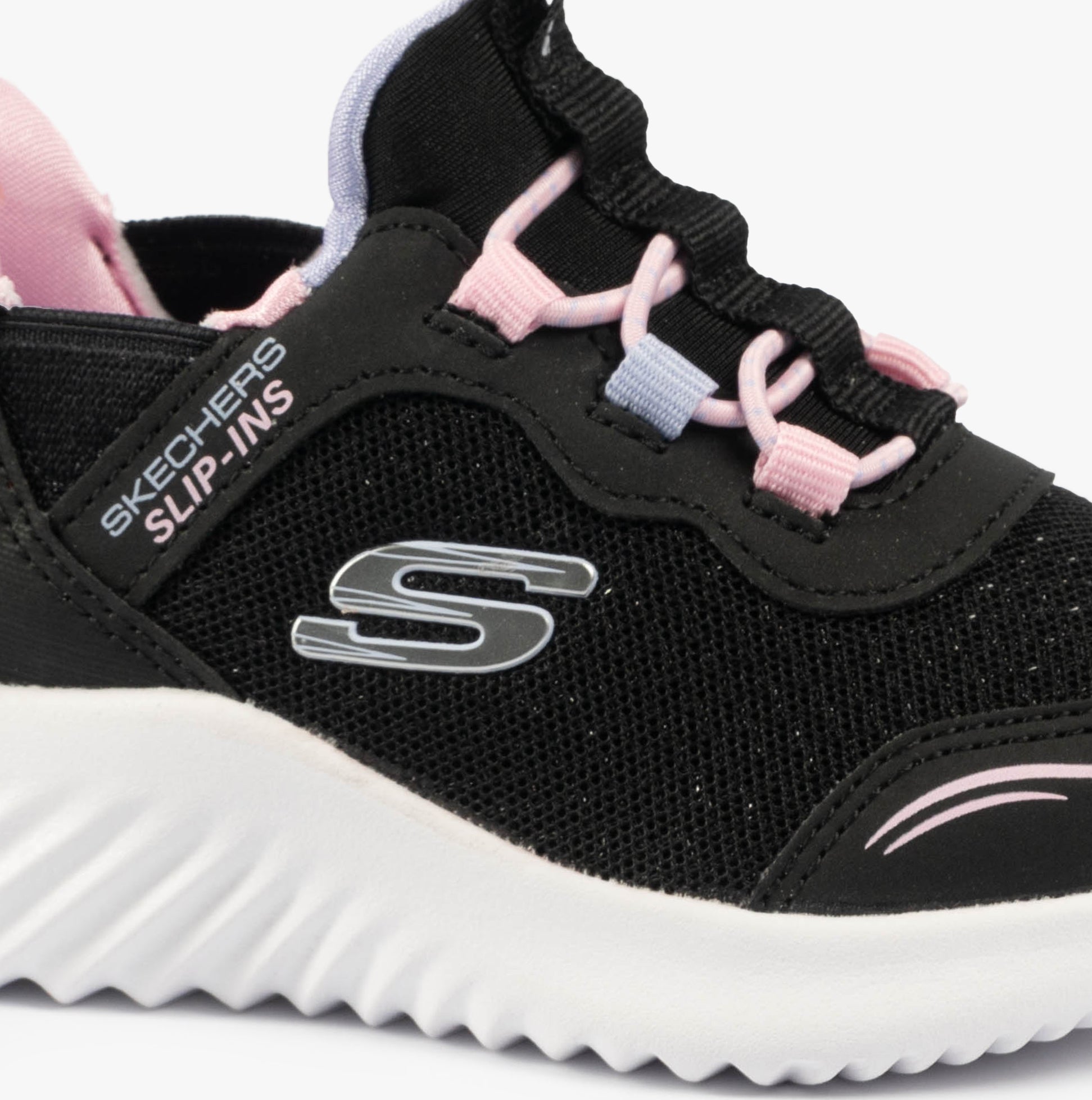 Skechers 303585N/BLK BOUNDER - SIMPLE CUTE Girls Trainers Black side view showcasing bungee stretch laces and mesh upper.