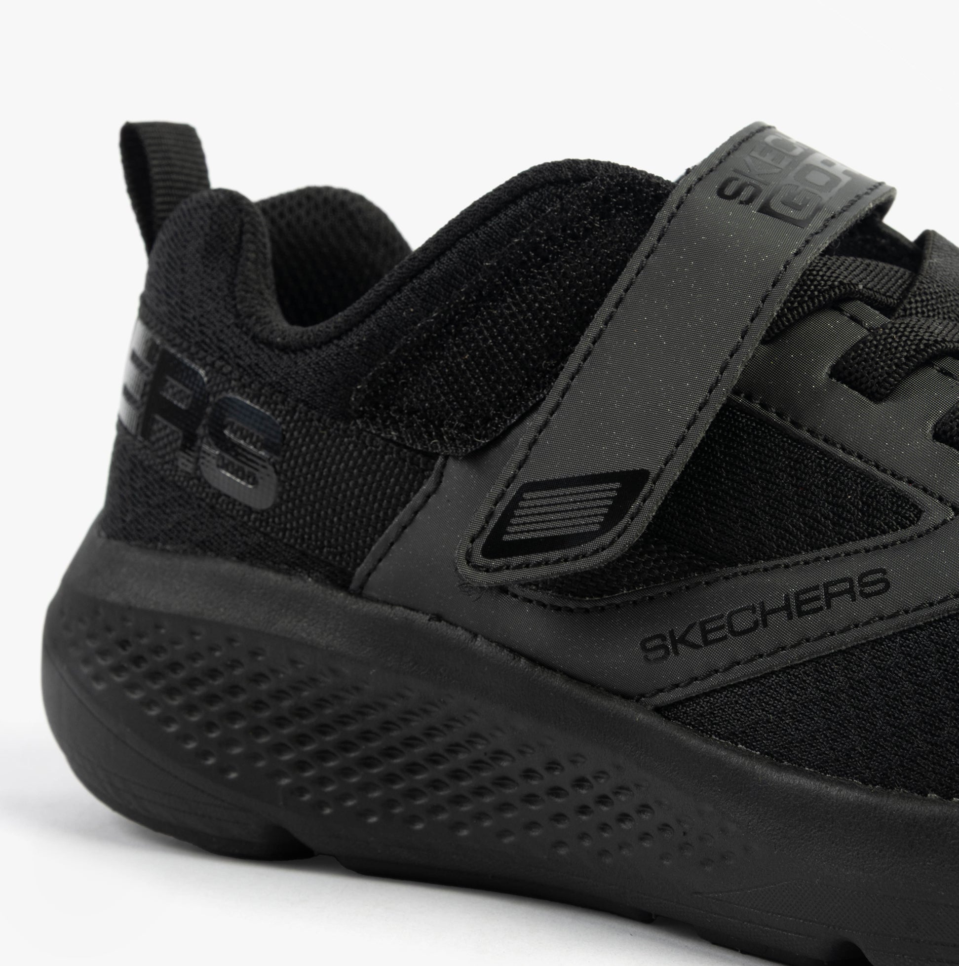 Skechers 303932L/BBK GO RUN ELEVATE - SPORTY SPECT Girls Trainers Black side view, showing synthetic upper and Velcro strap.