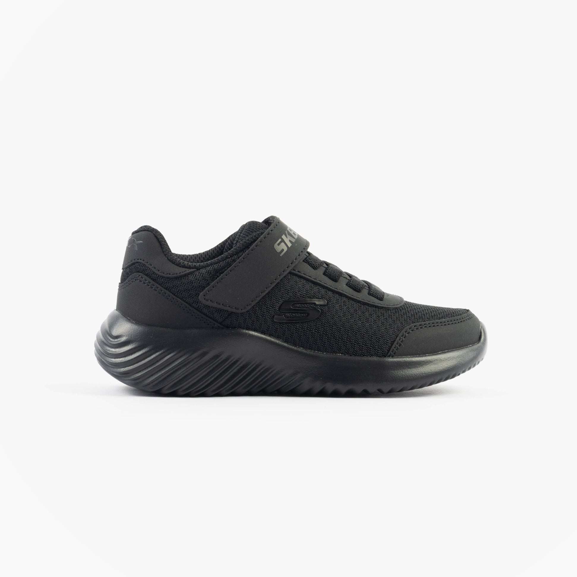 Skechers 403908L/BBK BOUNDER - TREKZIC Boys Trainers Black side view with lace-up closure and lightweight design.