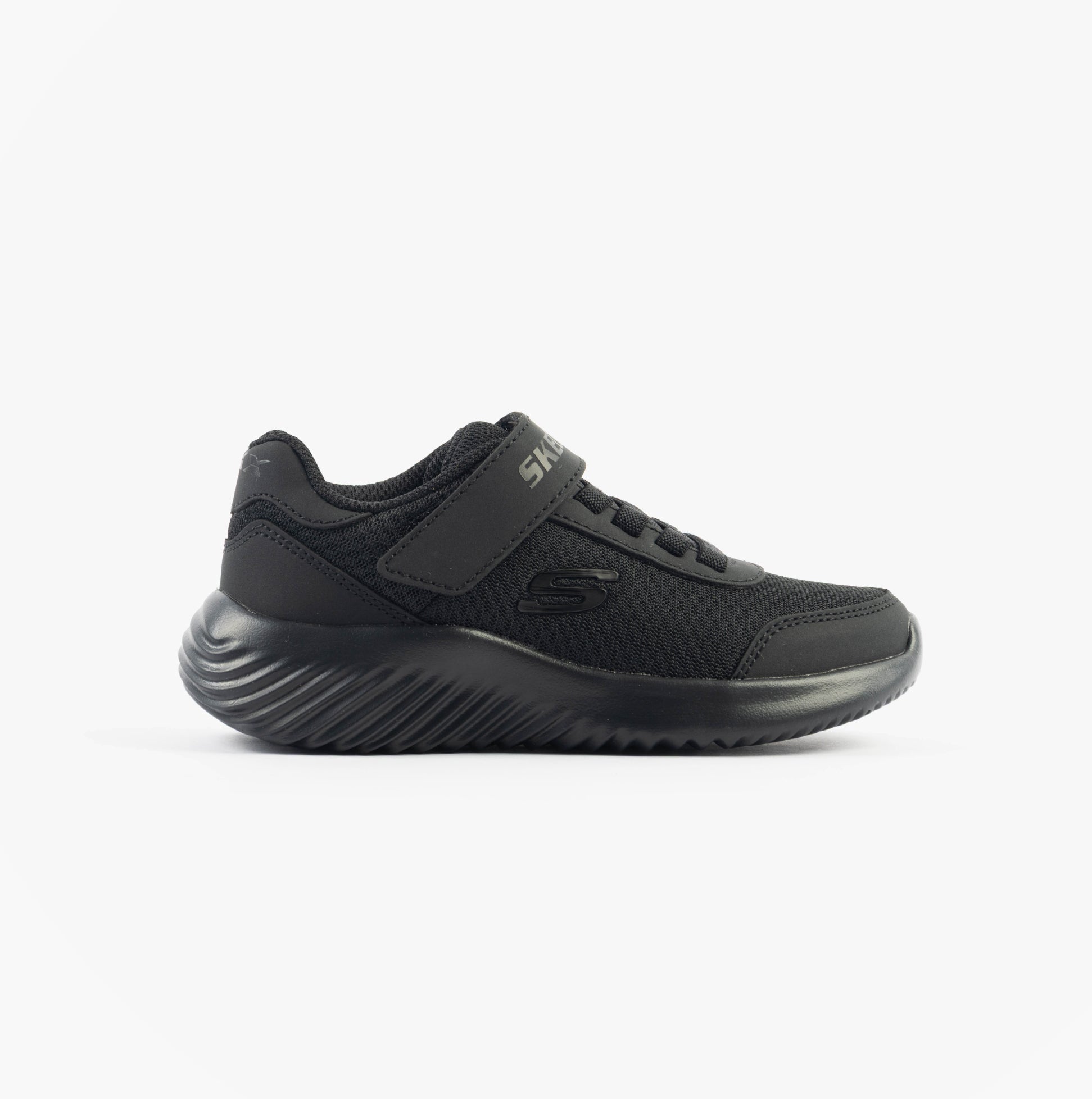 Skechers 403908L/BBK BOUNDER - TREKZIC Boys Trainers Black side view with lace-up closure and lightweight design.