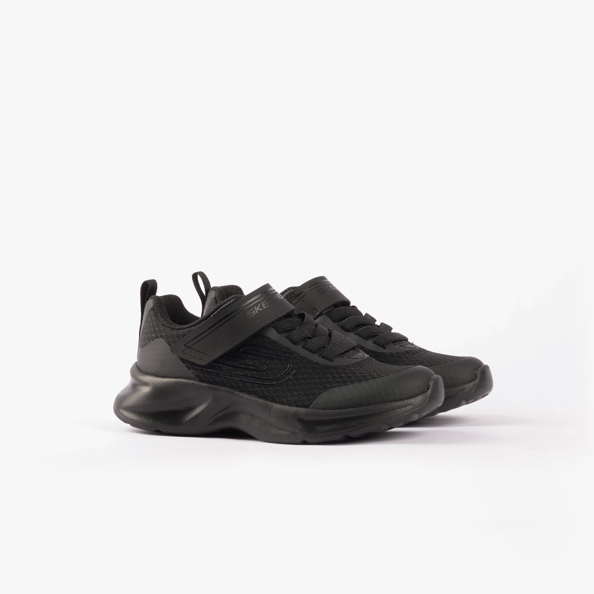 Skechers 405112L/B DYNAMATIC - SWIFT TREAD Boys Trainers Black side view showcasing lightweight, casual design and touch fasten closure.