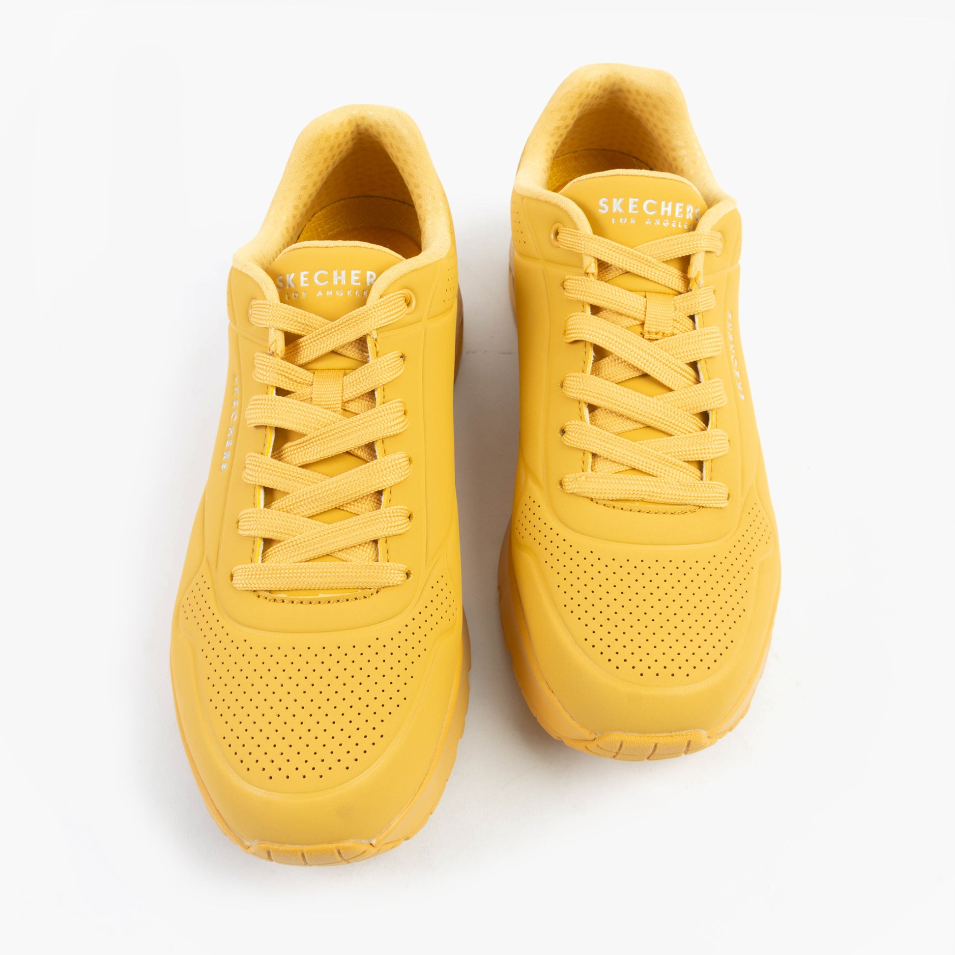 Skechers 52458/HNY UNO - STAND ON AIR Mens Trainers Honey top view showcasing lace-up design and synthetic leather upper.