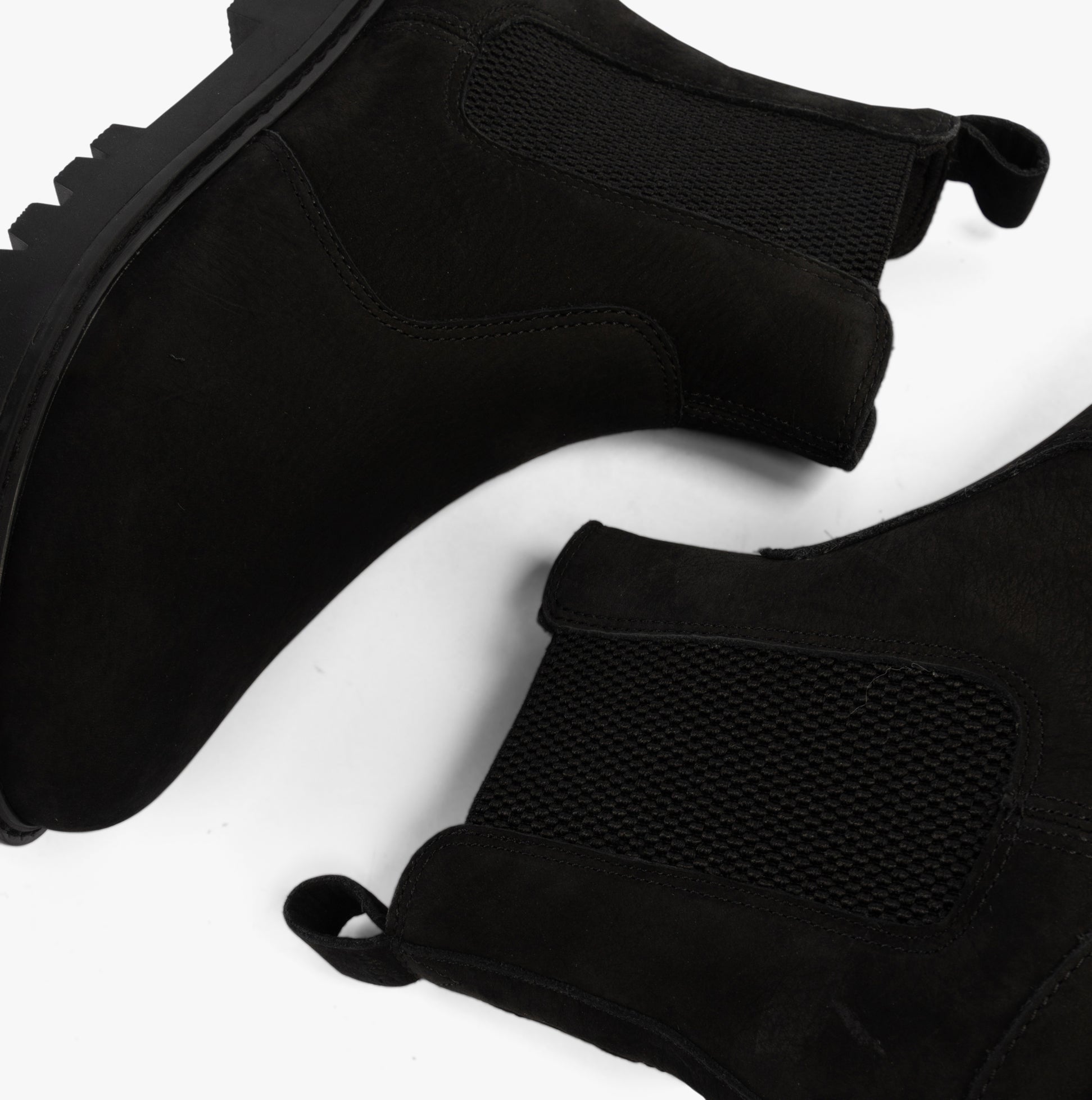 TOMS GRIFFIN Mens Boots Black detail view showcasing suede upper and elasticated side panels