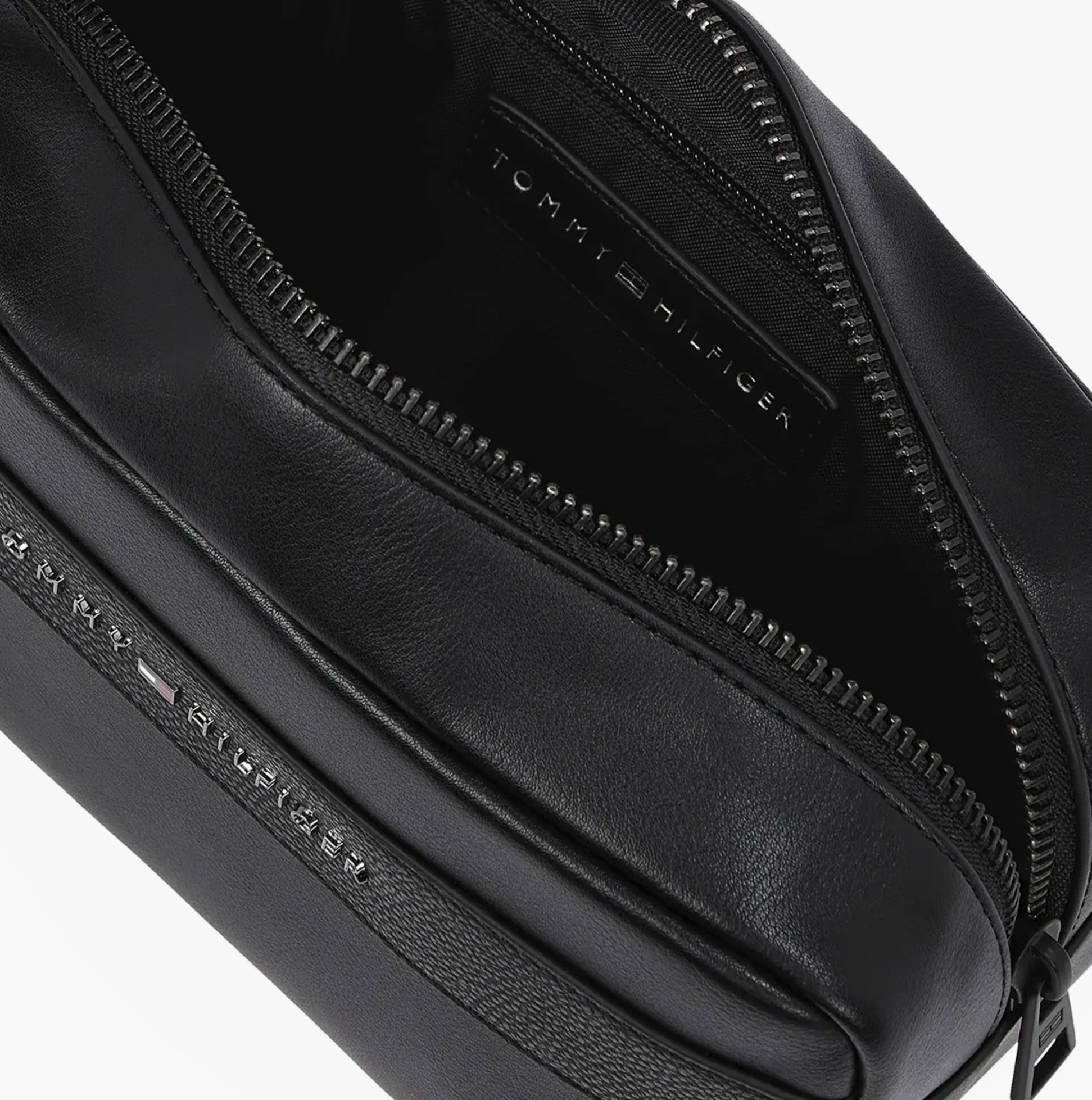 Tommy Hilfiger CORPORATE METAL LOGO Mens Washbag Black interior detail view showing zip and brand label.