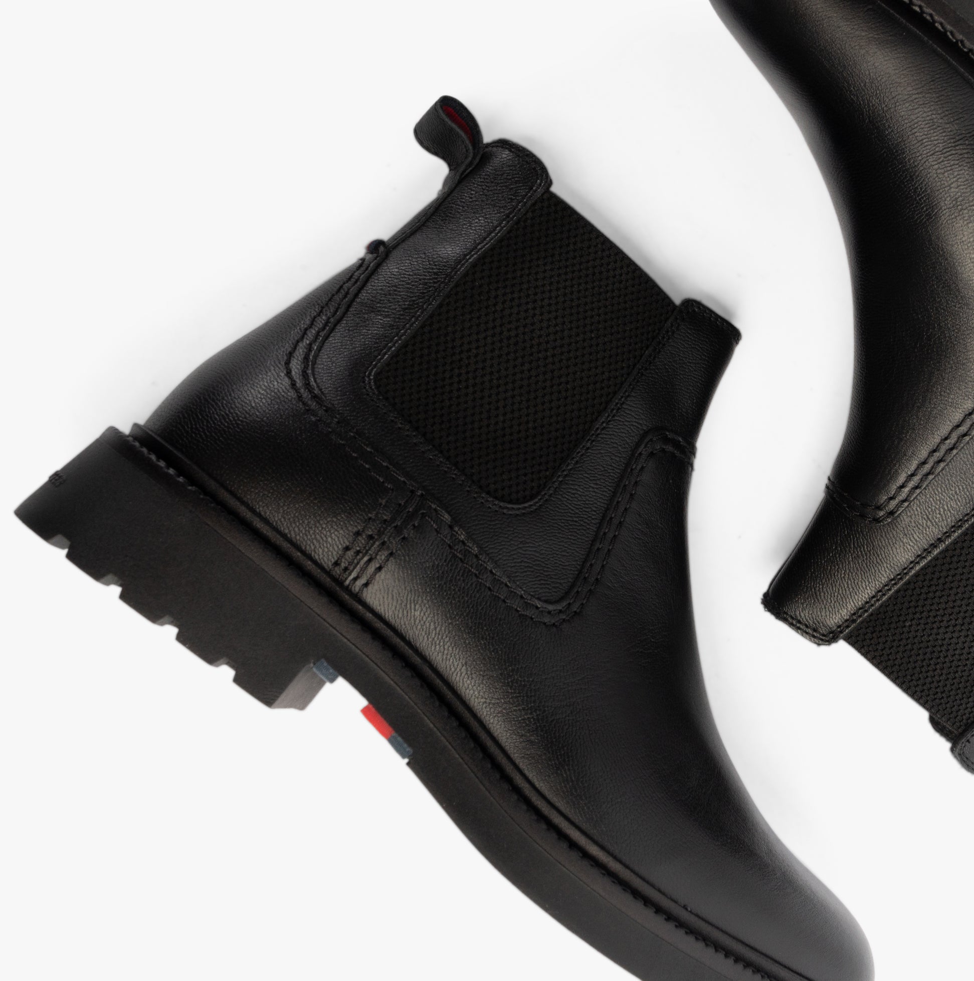 Tommy Hilfiger HILFIGER COMFORT Mens Chelsea Boots Black top view showcasing leather upper and elasticated side panels.